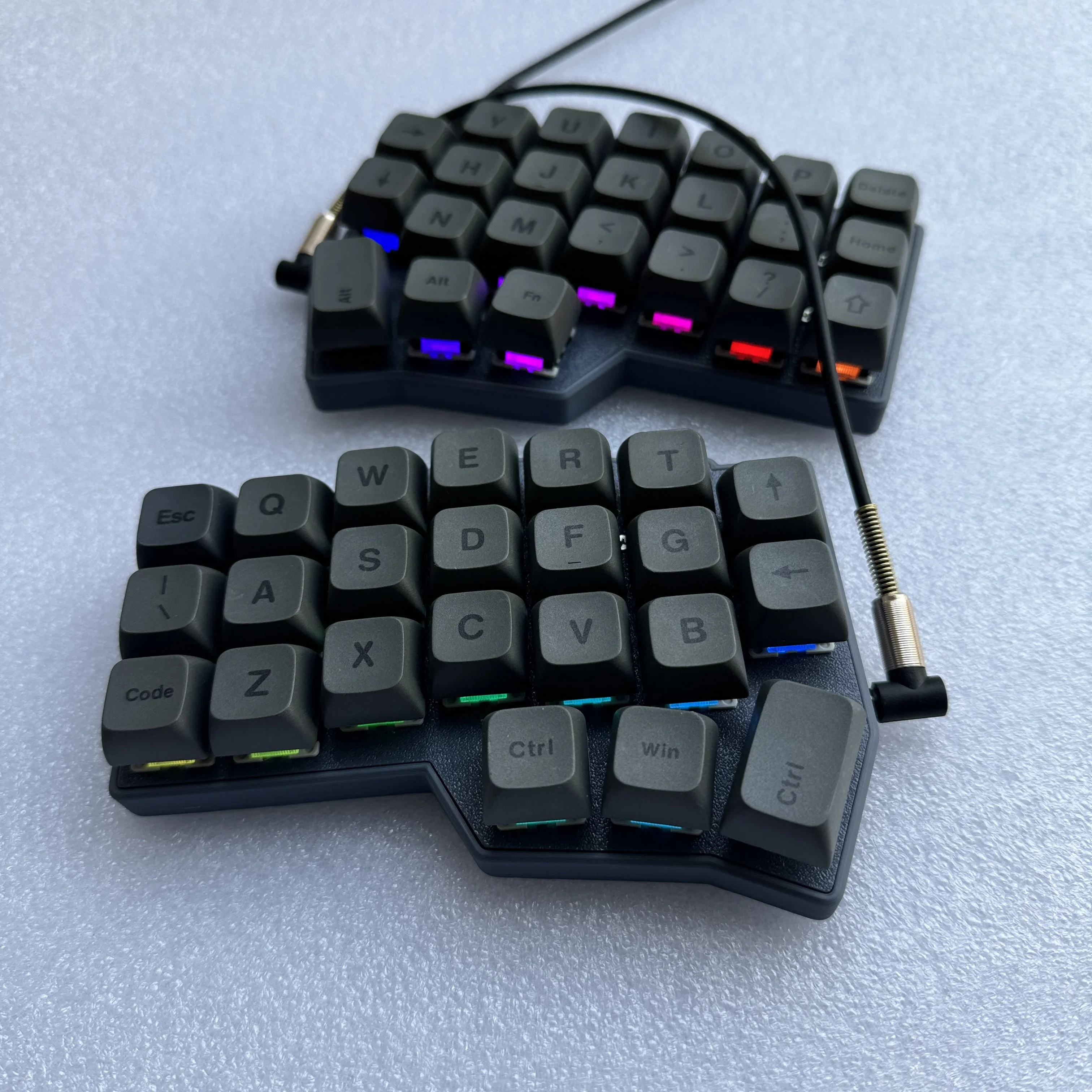 

Corne V4 Split Keyboard Kit Custom Support Hot Swap Vial Wired RGB Ergonomic Left And Right Handed Gaming Mechanical Keyboards