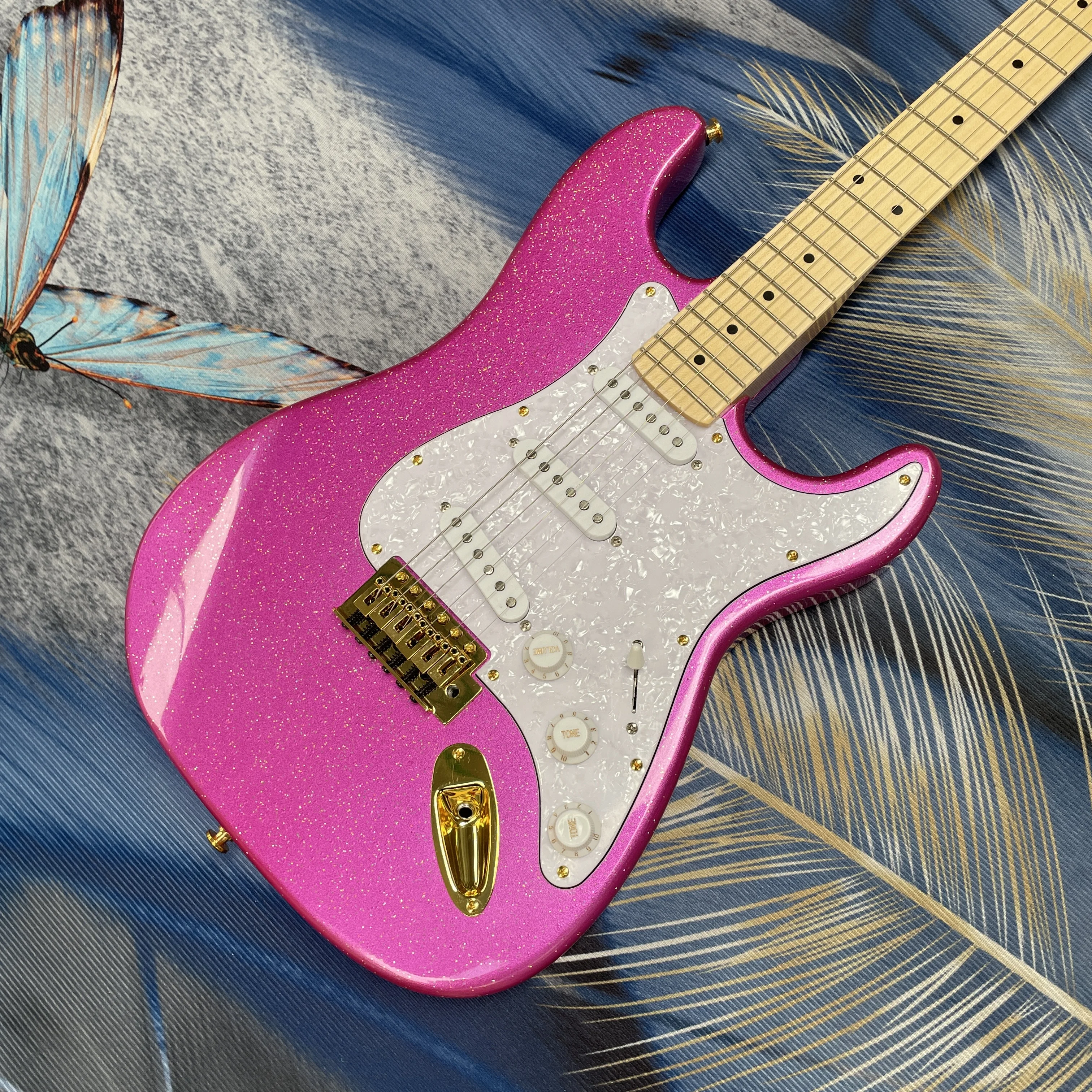 

6-string flash pink large-grain electric guitar with white pickguard,SSS pickups gold hardware guitars.Rock performance guitarra