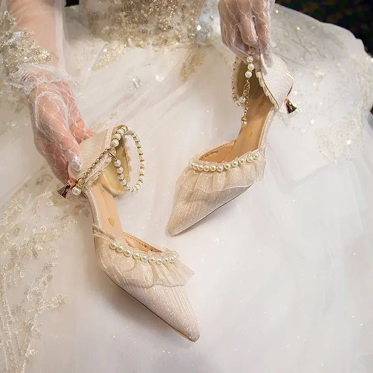 Weiße Hochzeitsschuhe für Damen 2026 Sommer Luxus Seide Perlen Knöchelriemen High Heels Pumps Spitze Damenschuhe mit Absatz – Detail 38