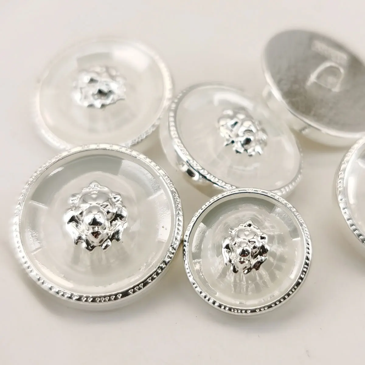 Lion Head Design Oil-Dripping Craft 16-21.5mm White Metal Bu