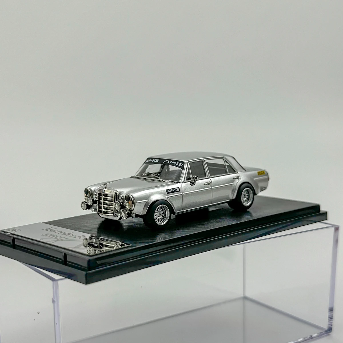 Liberty 1/64 Scale Mercedes Benz 300sel Classic Car Model Alloy Benz 300sel Toy Car Model Scene Static Decoration