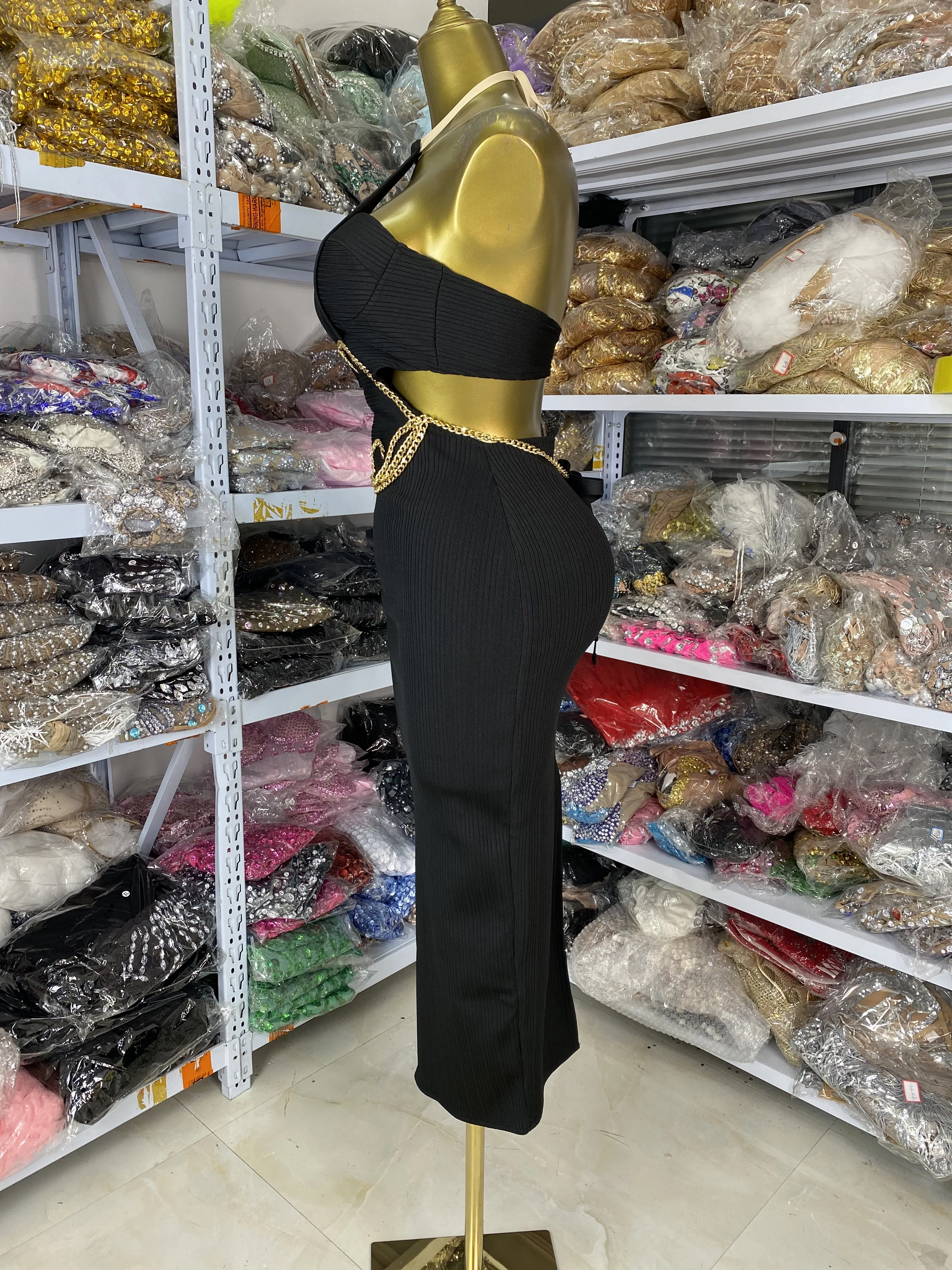 2025 New Design Black Bustier Halter Gold Chain Cut Out Midi Calf Rib Bandage Dress Knitted Evnening Club Party Dress Guest Look