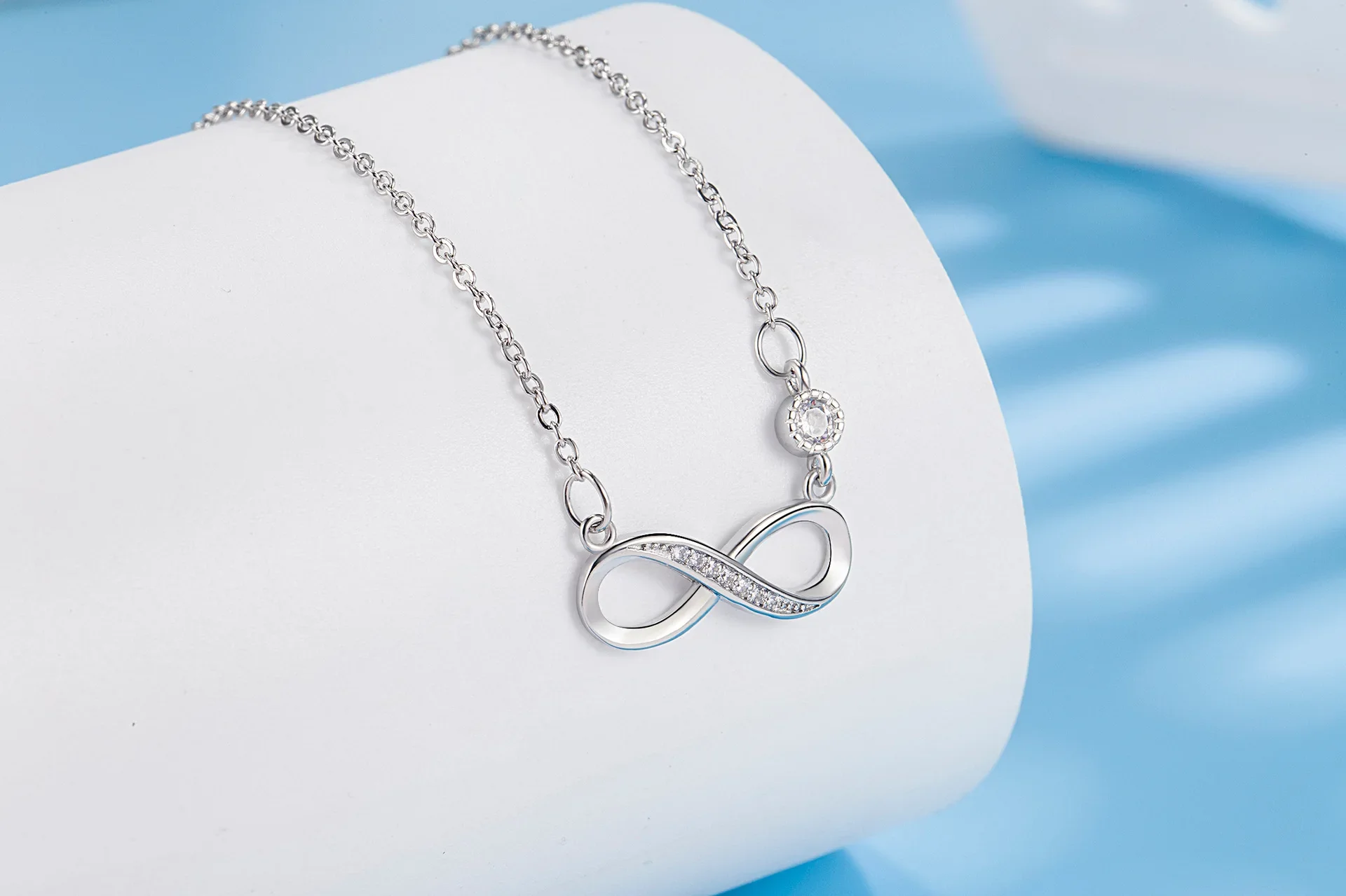 Fashion Female Necklace Sterling Silver color Infinite Love 8-word Pendant Necklace for Women Micro Single Zircon Clavicle Chain