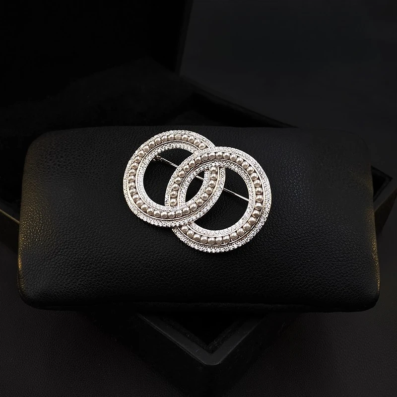 

Classic Style Round Brooch Double Ring Buckle Women's Suit Retro Simple Elegant Luxury Pin Accessories Rhinestone Jewelry Gifts