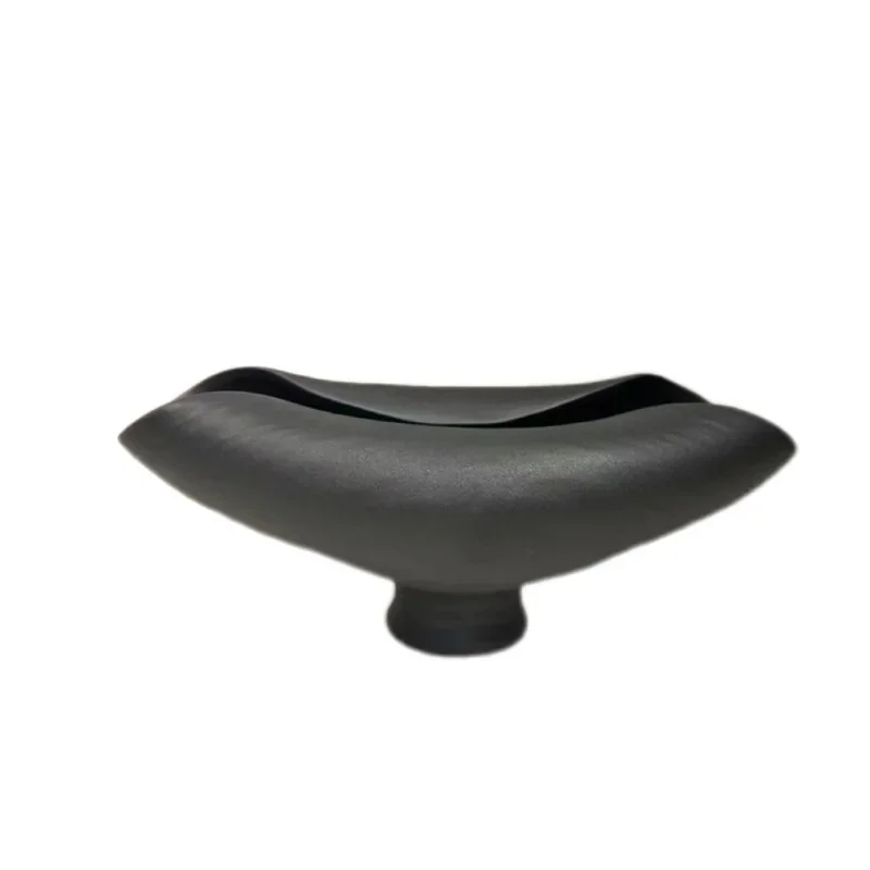 

Simple and modern medieval ceramic vase with feet Home Furnishing model room Sales office Dining table Flower ware