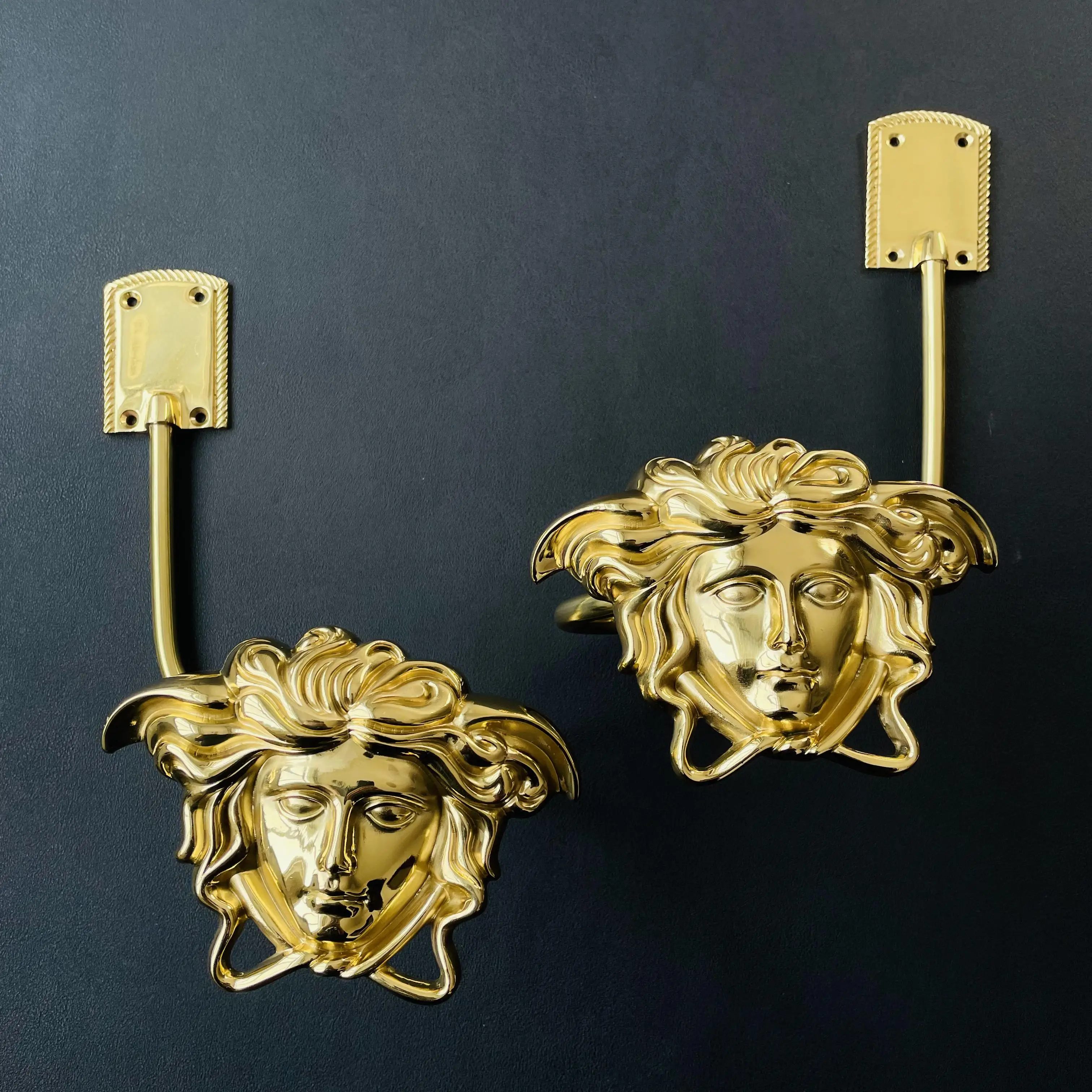 Настенный металлический крючок для штор с фиксированной шторой - H15 (латунь ручной работы)