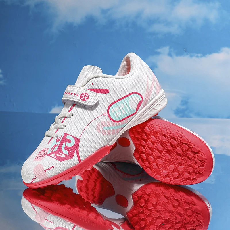 

A pair of children's four-season leather football shoes with studs, wear-resistant football shoes, sizes 29-39，HXH-2917