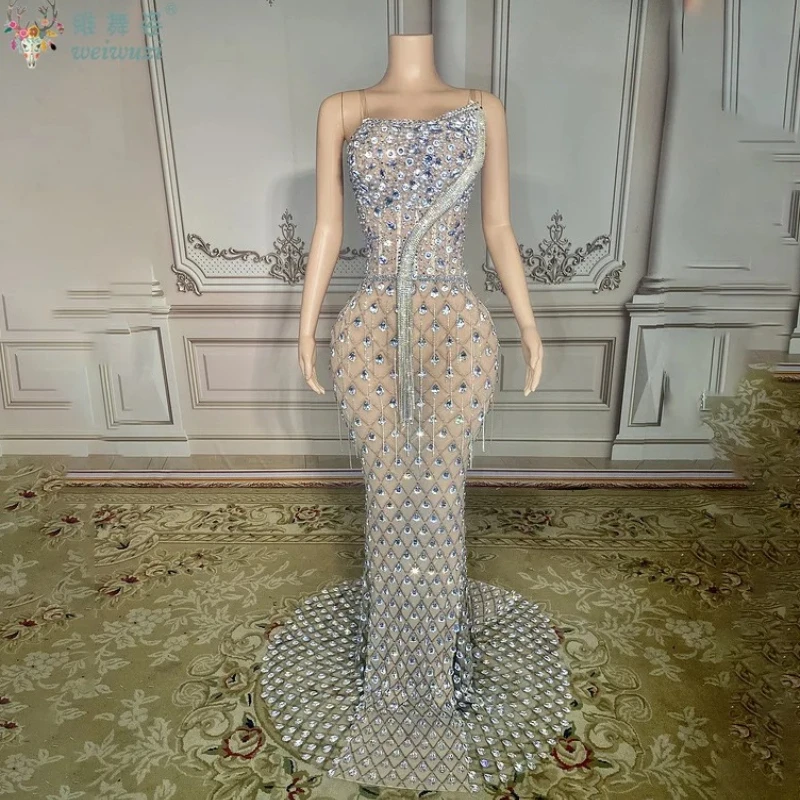 Gaun malam pesta panjang punggung terbuka selempang berlian berkilau menawan dan seksi gaun pengantin ekor ikan manik-manik mewah yang dapat disesuaikan