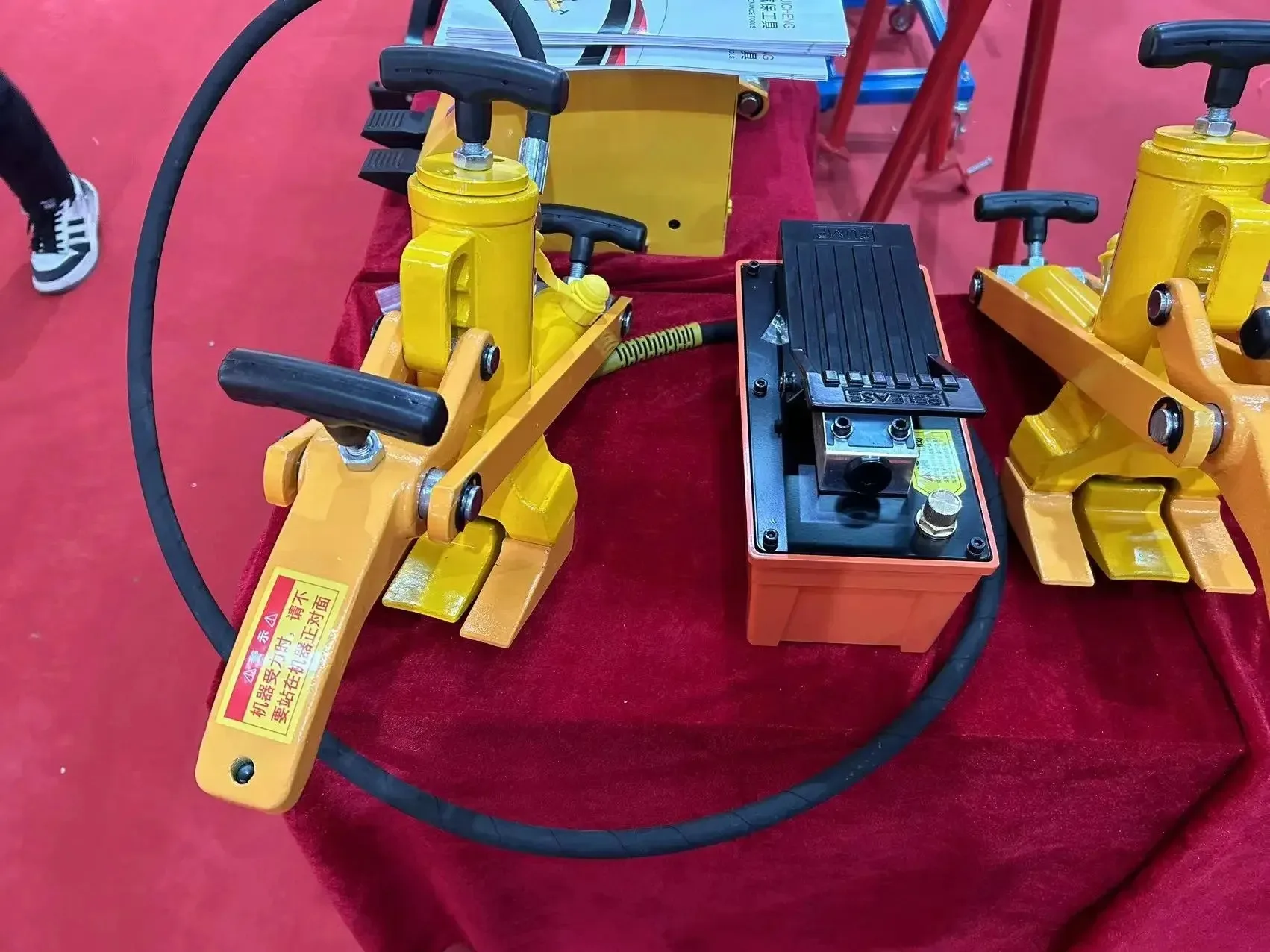 

High Quality Hydraulic Portable Pneumatic Tire Bead Breaker