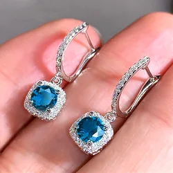 Bridal engagement, wedding jewelry, elegant sparkling diamonds, high-end accessories, new Milan girls' fashionable square pendan