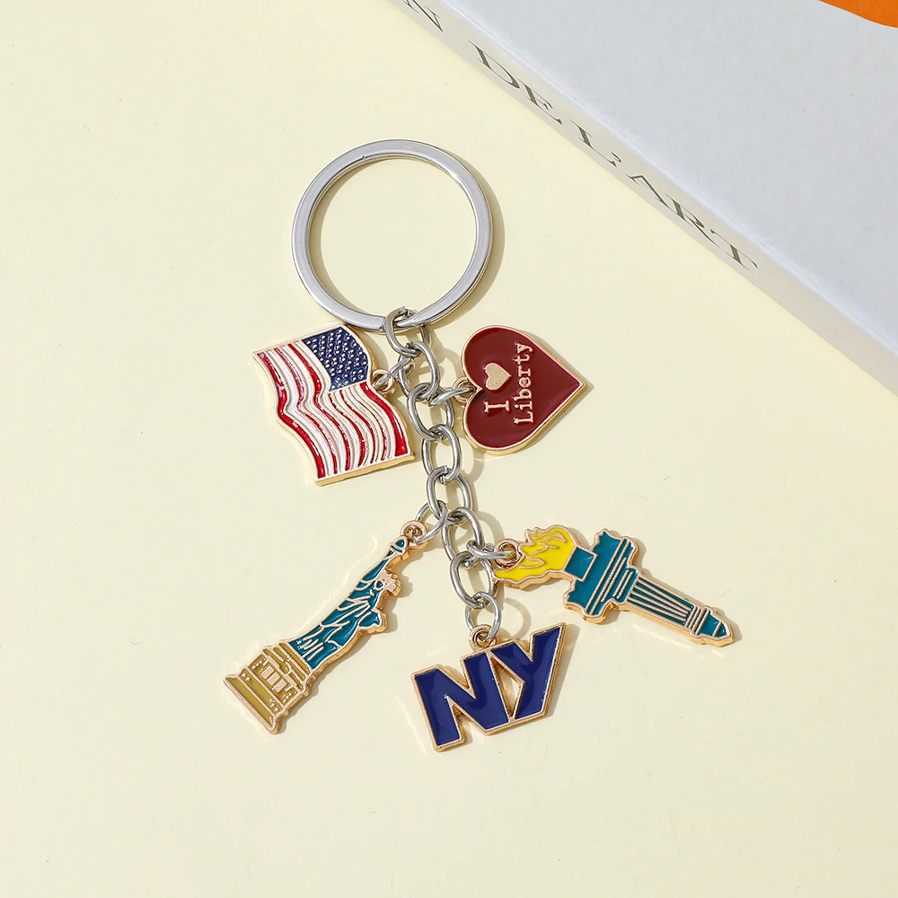 Trendy Statue of Liberty Keychain with American Flag Pendant Unique Creative Souvenir Key Chain for Men Women Personality Gift