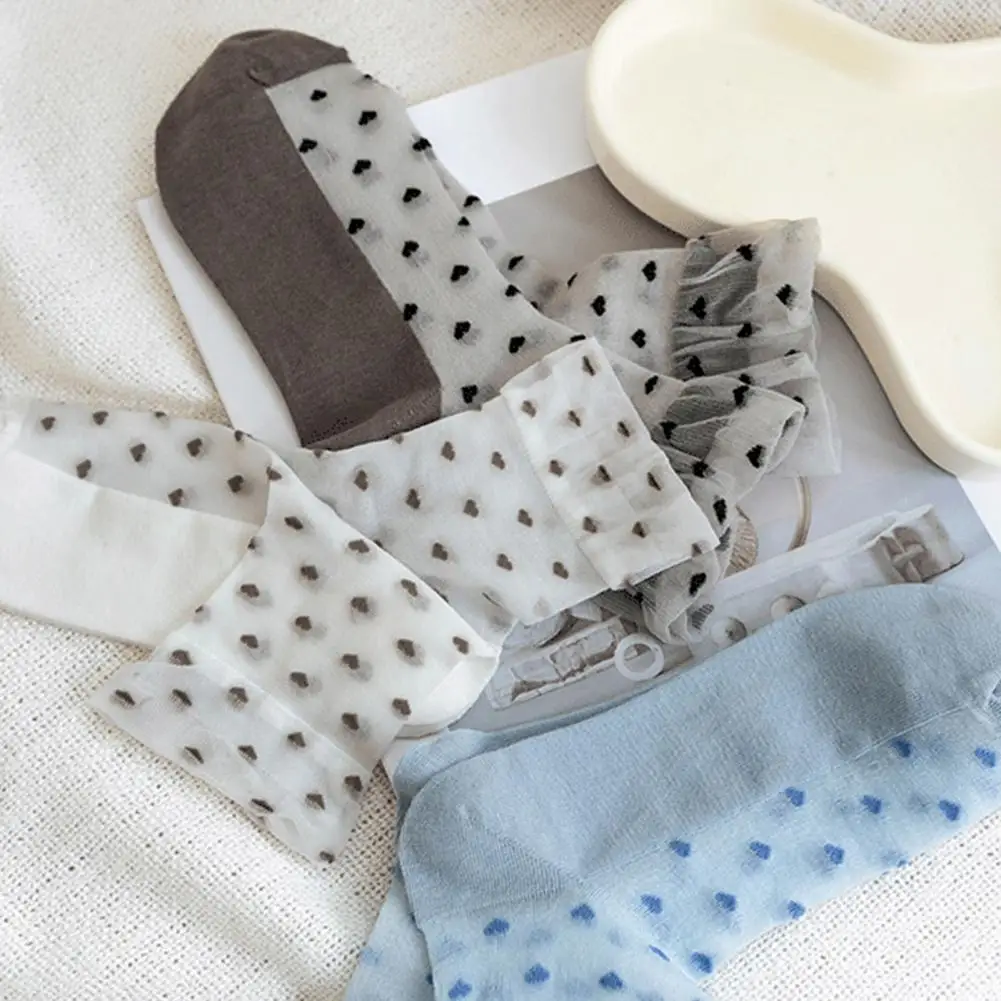 جوارب صيفية رفيعة للغاية ورائعة شفافة من خلال جوارب الكاحل النسائية اليومية مطبوعة على شكل قلب جوارب شفافة شبكية مكشكشة قابلة للتنفس