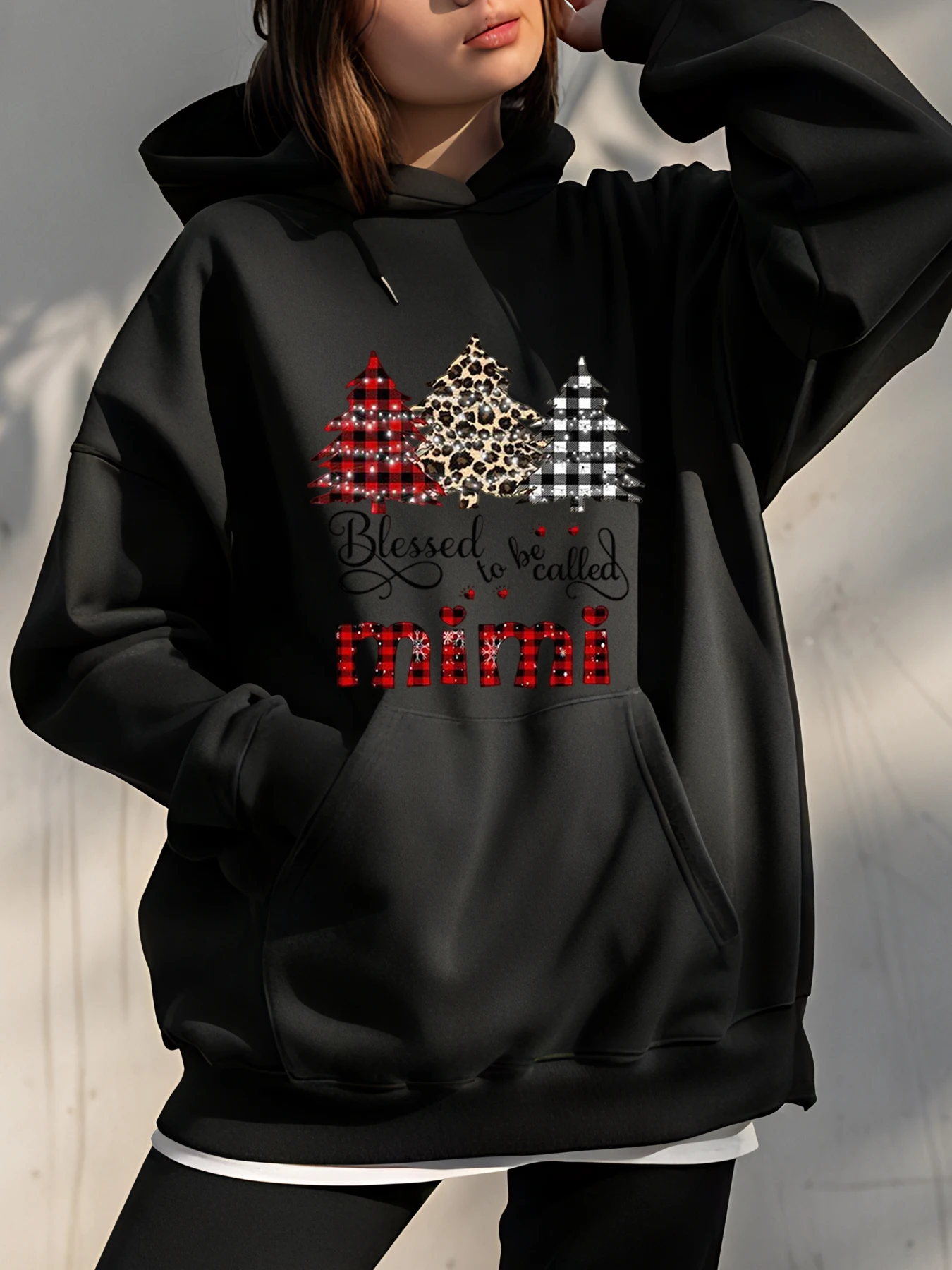 เสื้อฮู้ดพิมพ์ลายต้นคริสต์มาสพร้อมลายสก็อตและลายเสือดาว ดีไซน์เรียบง่าย ใส่สบาย เหมาะสำหรับผู้หญิง สวมใส่ในวันหยุด