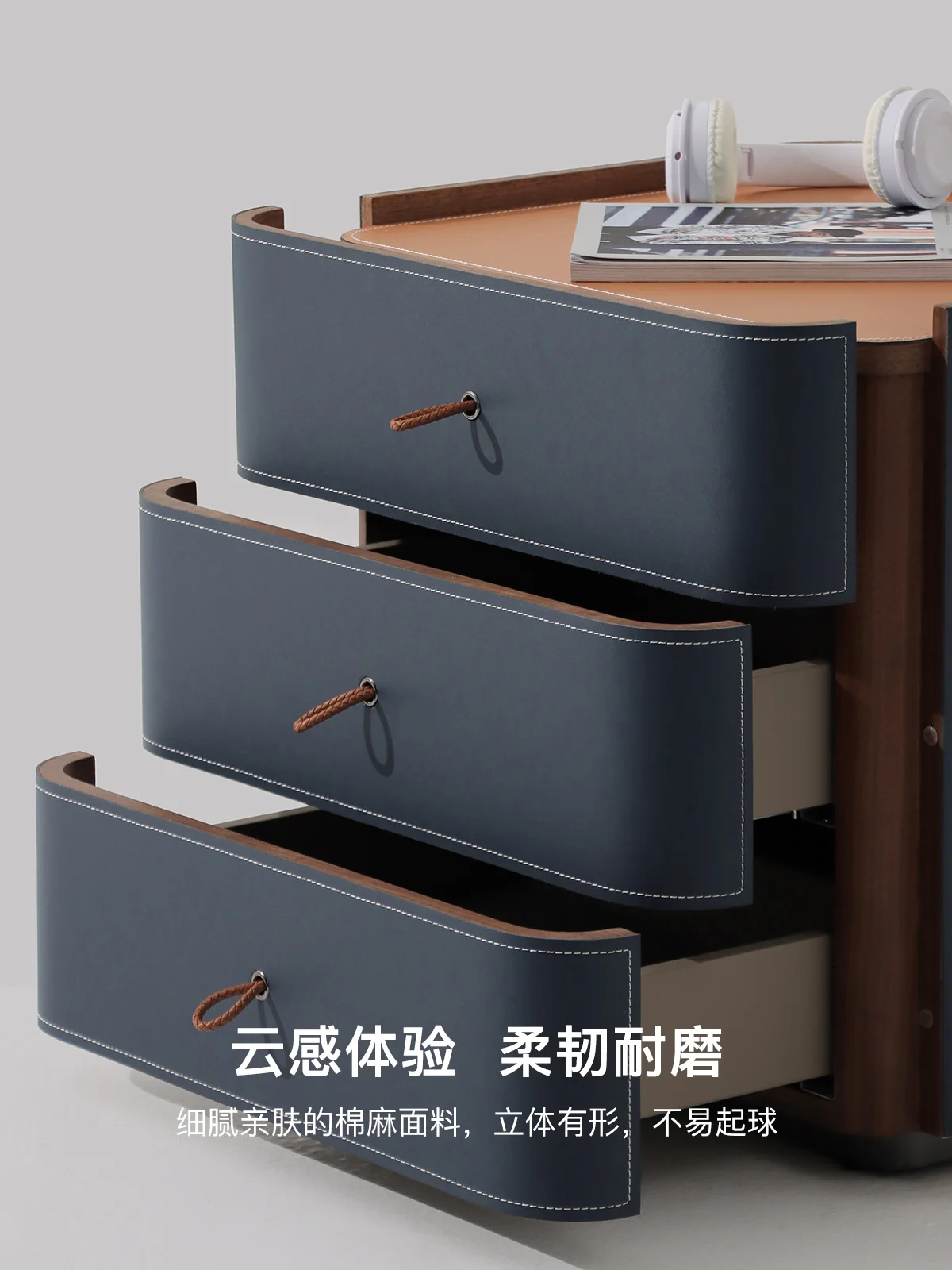 

غرفة نوم كاملة أثاث Italian Minimalist Saddle Leather Creative Drawstring Pull Bedside Table Retro Storage Storage Side Cabinet