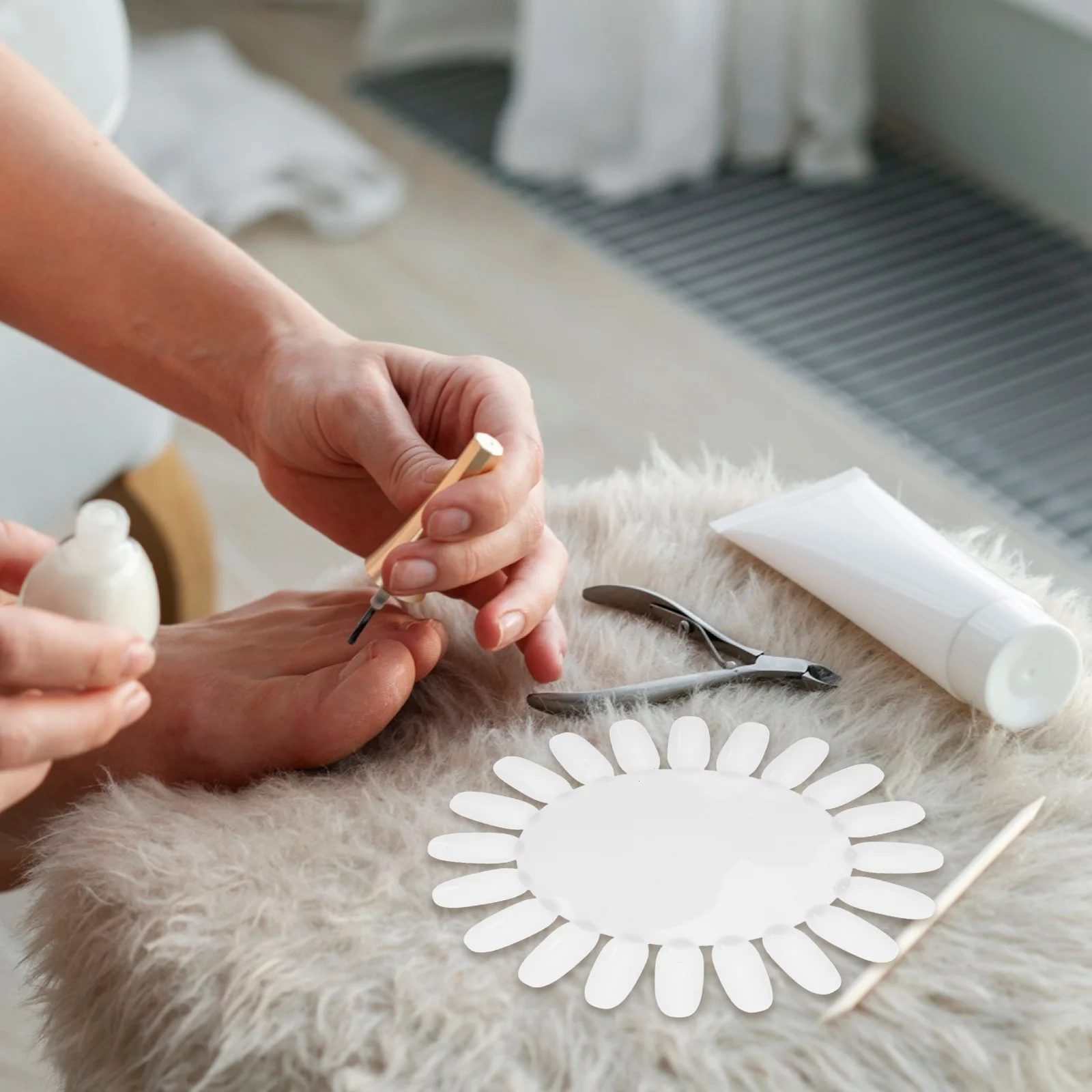 

10Pcs Nail Polish Display Board Beige Sunflower Shaped Acrylic 20 Tips Each for Nail Art Practice Wheel Professional Salon Use