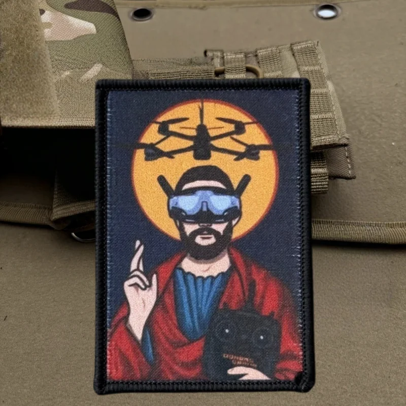 Parche táctico Chevron Jesús y Drones con velcro para mochila - imagen 4