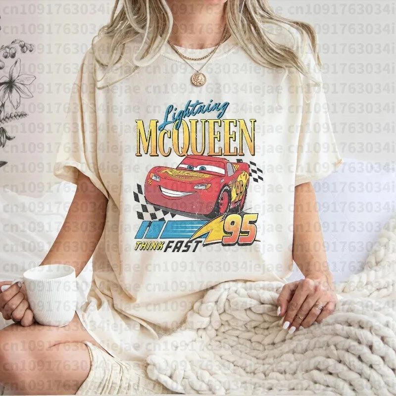 قميص Lightning McQueen الكلاسيكي لعام 2026، قميص Lightning McQueen 95 تي شيرت مطبوع قميص سيارة Rusteze، قميص عطلة عائلية من Disney #3
