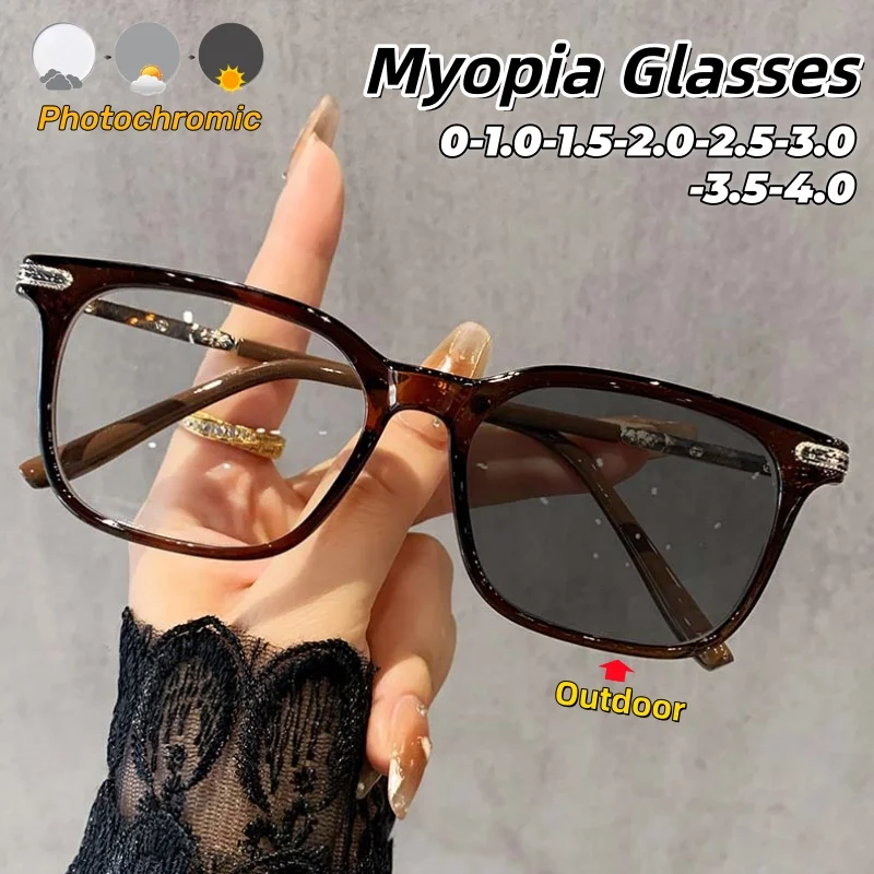 

Casual Square Frame Photochromic Myopia Glasses Comfortable and Durable Luxury Designer Anti-Blue Light Eyeglasses 0 To -4.0