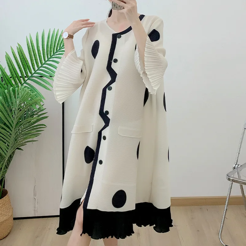 

Pleated Polka Dot Dress 2023 Autumn New Black And White Polka Dot Jacket Loose Large Size Cardigan Western Style Dress