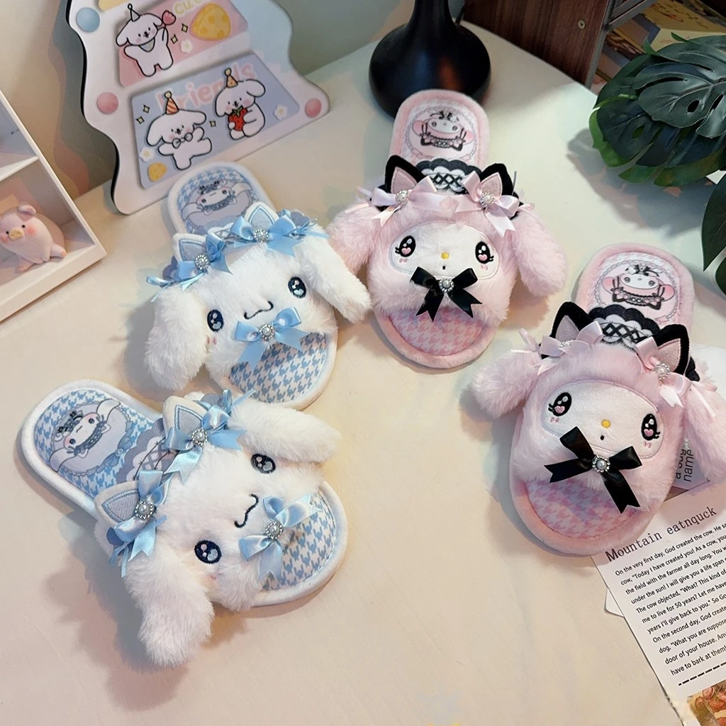 ซานริโอ เฮลโล คิตตี้ คุโรมิผลิตภัณฑ์ต่างๆ รองเท้าแตะผ้าฝ้ายสำหรับผู้หญิงฤดูใบไม้ร่วงและฤดูหนาวรองเท้าผ้าฝ้ายลายการ์ตูนกันลื่นสำหรับใช้ในบ้าน