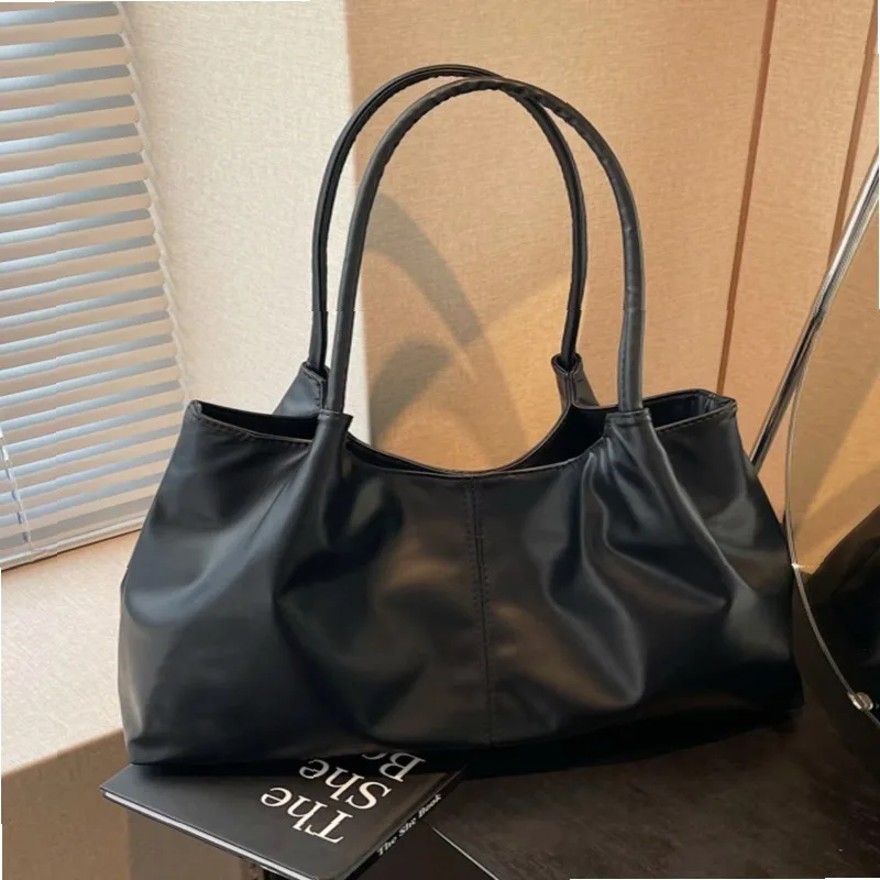 2026 New Large Capacity Tote Bag Women Fashionable Korean Japanese Style Casual Commuting Single Shoulder Handbag