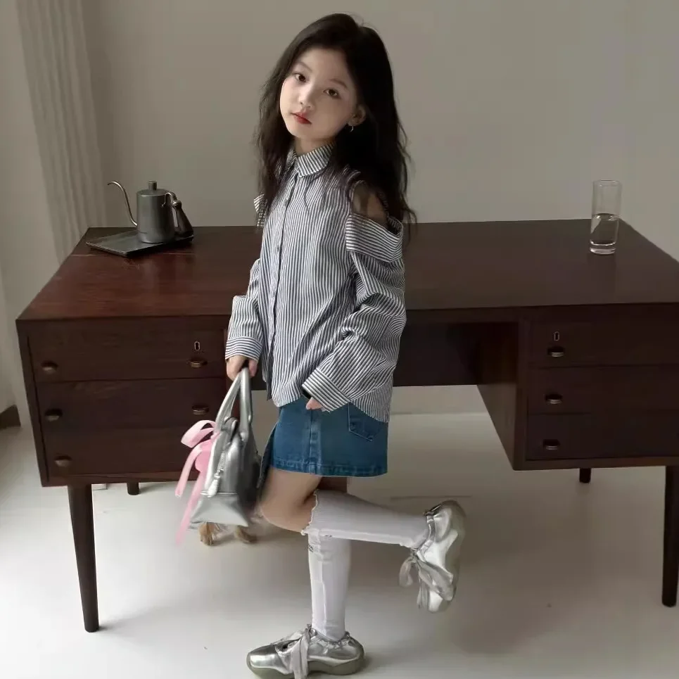 Children's shirt 2024 autumn Korean version girls' design sense off shoulder shirt children's long sleeved striped shirt