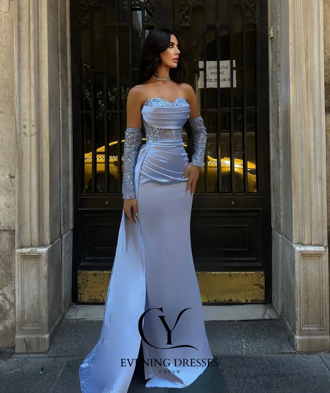 فساتين سهرة نسائية فاخرة من CUYUN للمناسبات الرسمية مع فستان حفلات بدون حمالات مخصص بالترتر للنساء