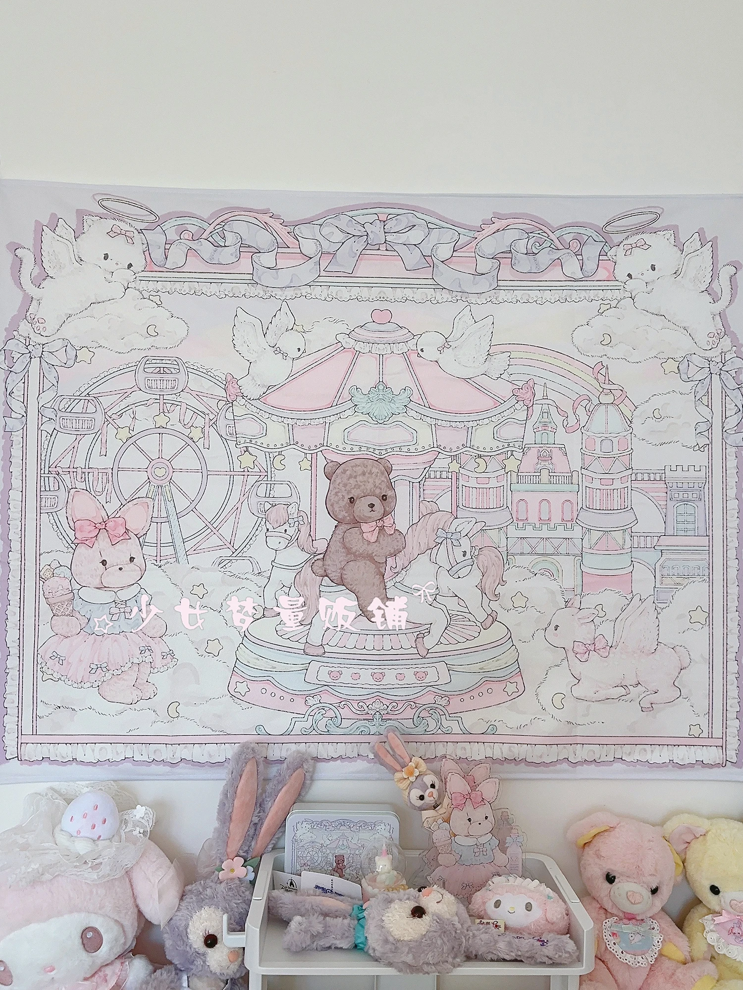 Mur de la série GirS1 Dream' pour chambre de bébé, confrontant un tissu de fond mignon, décor de chambre à coucher avec un cœur Girly