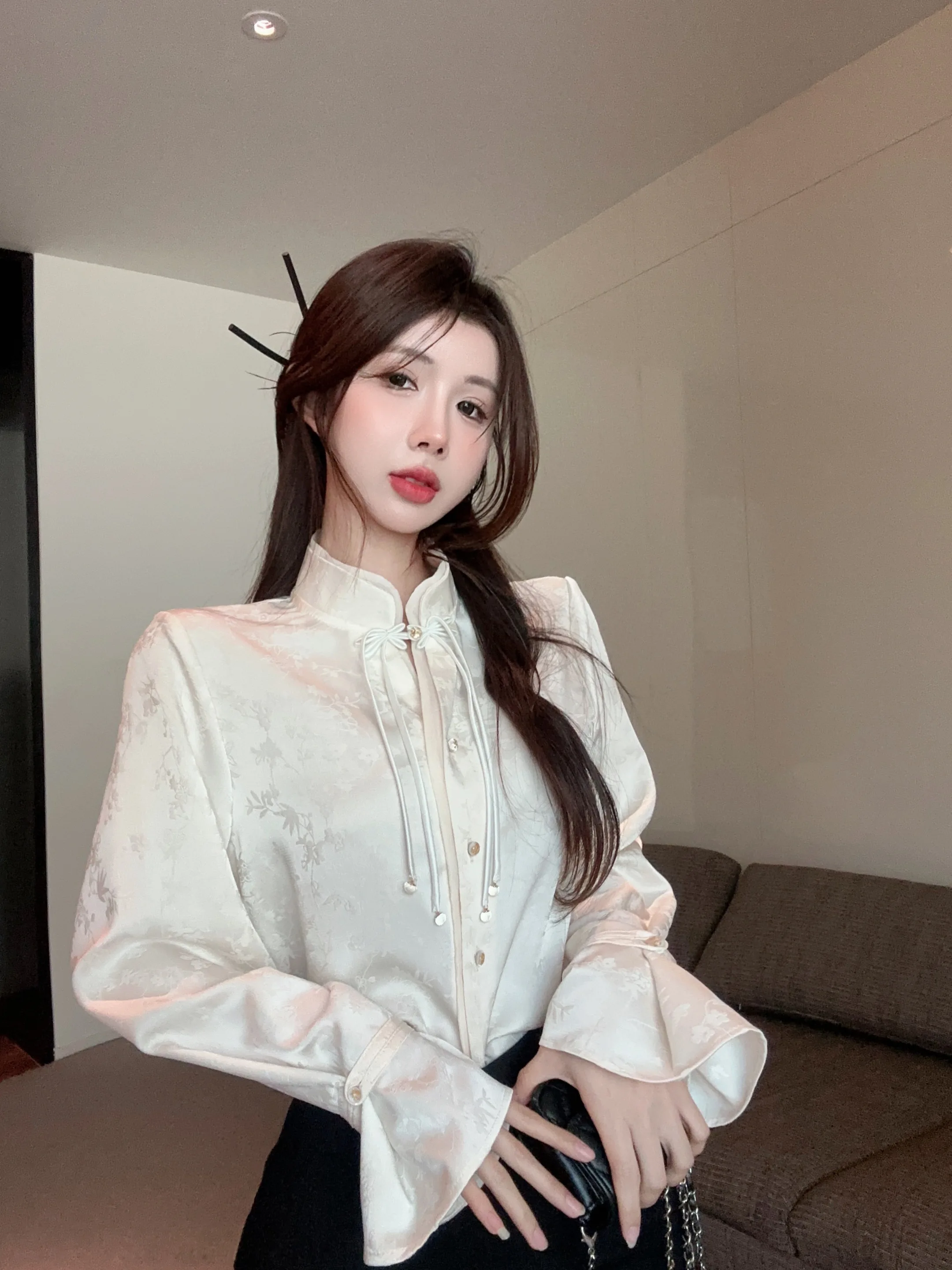 Ele solto chinês sle irt com sves queimados e botão detalhando bordado floral design commute faion top feminino