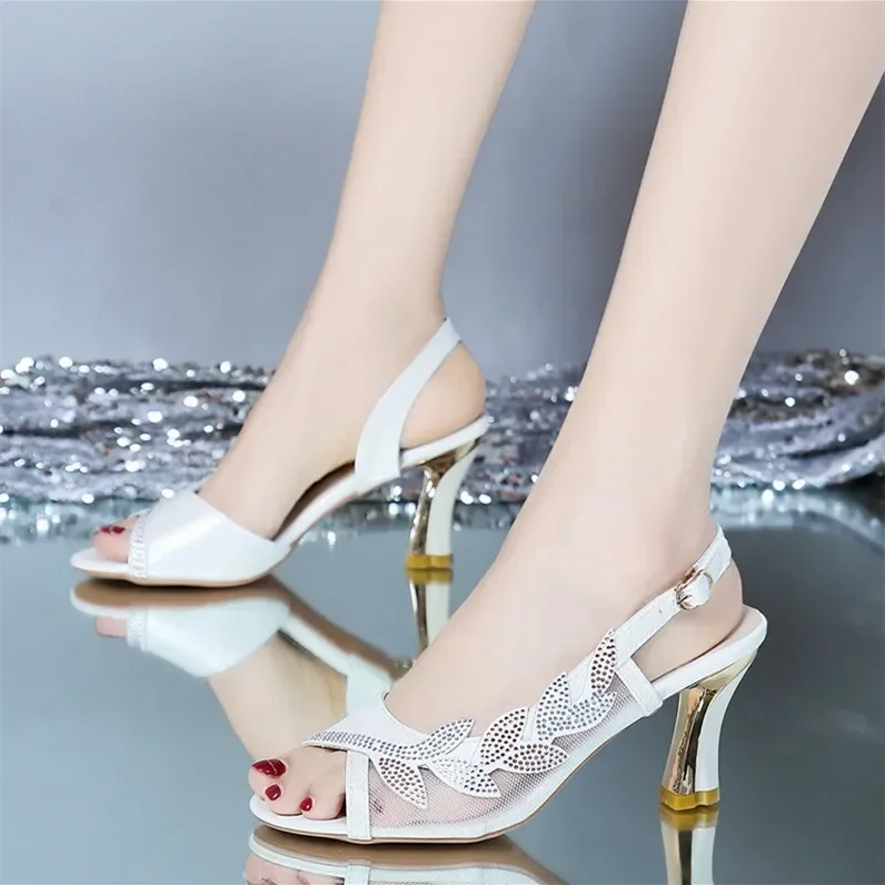 Moda feminina cristal sandálias de salto alto verão peep toe fivela cinta sapatos de salto alto festa de casamento sapatos de luxo bombas