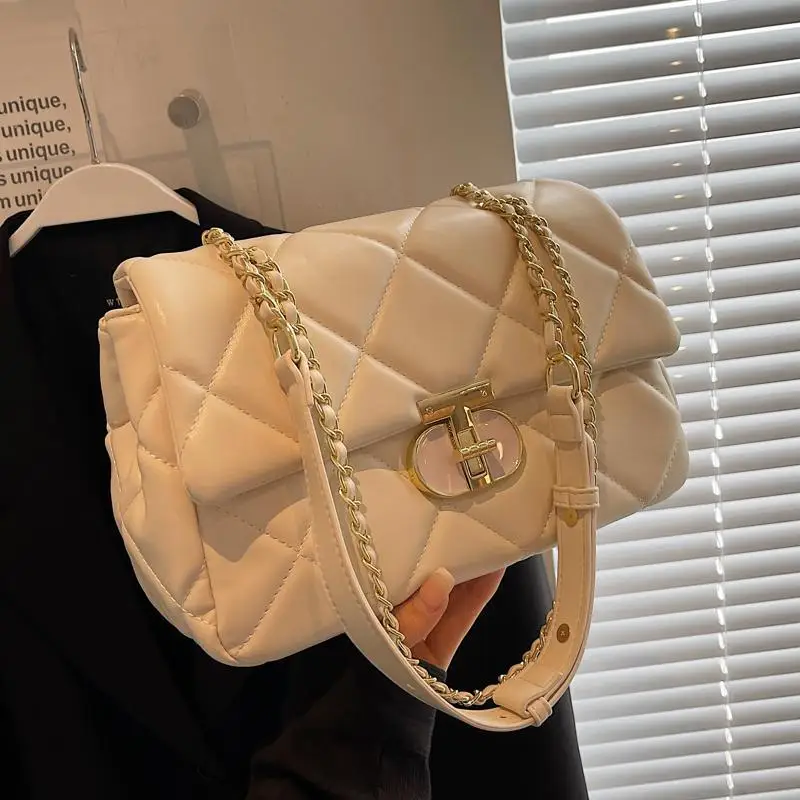 

2025 Quilted Chain Square Bag, Textured Shoulder Purse, Women's Chic Crossbody Day to Night Tote, Minimalist Leather Bag