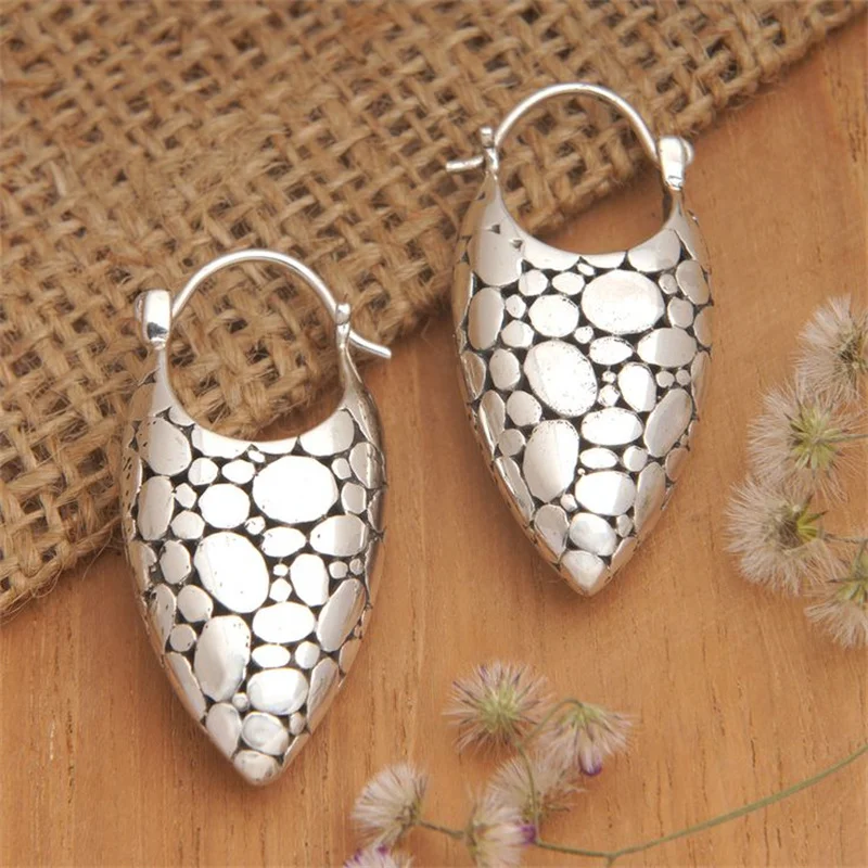 Vintage-Charme Strukturiertes Design Versilberte Hängeohrringe Damenmode Klassischer Bankett-Festival-Schmuck Accessoires Handwerk