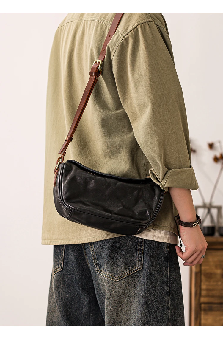 Handgefertigte Herren-Umhängetasche aus echtem Leder, modische Outdoor- und Alltagstasche, schwarze Crossbody-Tasche aus Kuhleder – Detail 6