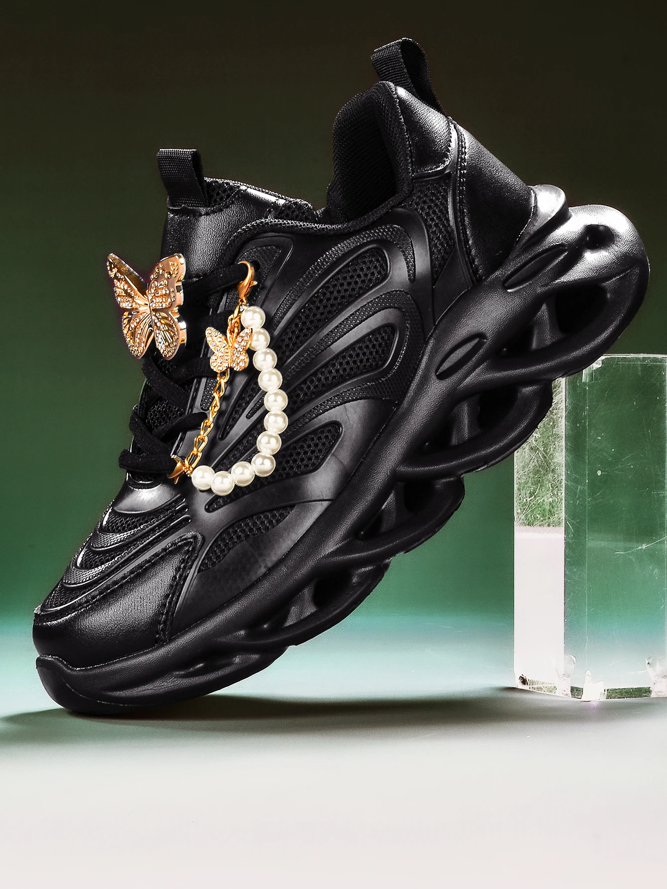 Women's Platform Sneakers with 5cm Height Increase, Vulcanized Shoes, Sweet and Cool Y2K Retro Style, Gold Butterfly Pearl Chain Decoration, Mesh Breathable Irregular Hollow Sole, Black Casual Sports Shoes, Trendy for Everyday Commuting, Unique Design, Student-Friendly, Campus Versatile, Soft Sole, Lightweight Women's Shoes