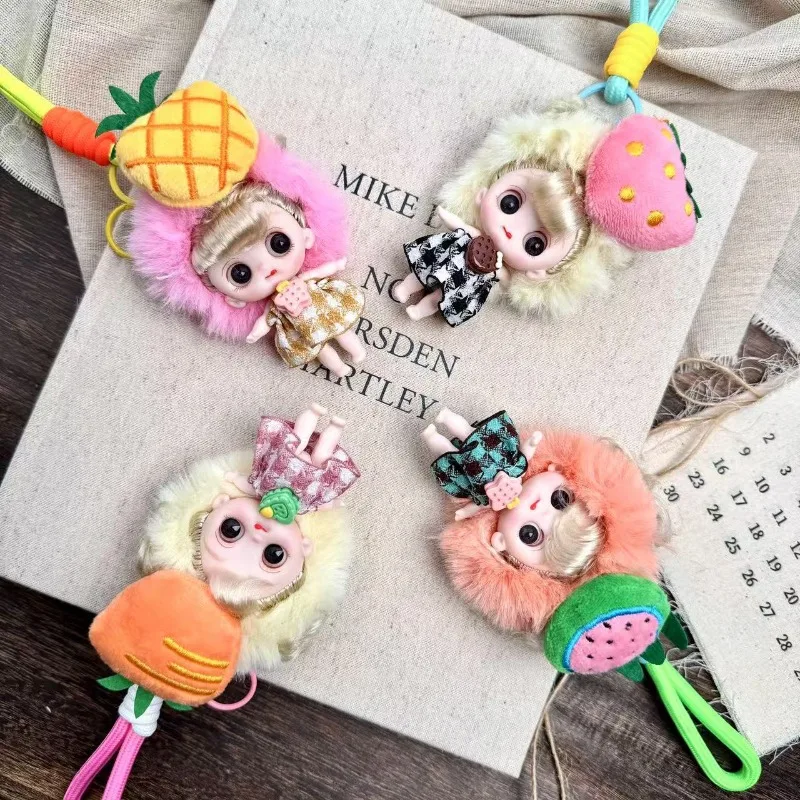 슈퍼 귀여운 인형 펜던트 탑 핑크 딸기 푹신한 머리카락 체크무늬 치마 귀여운 수제 플러시 액세서리.