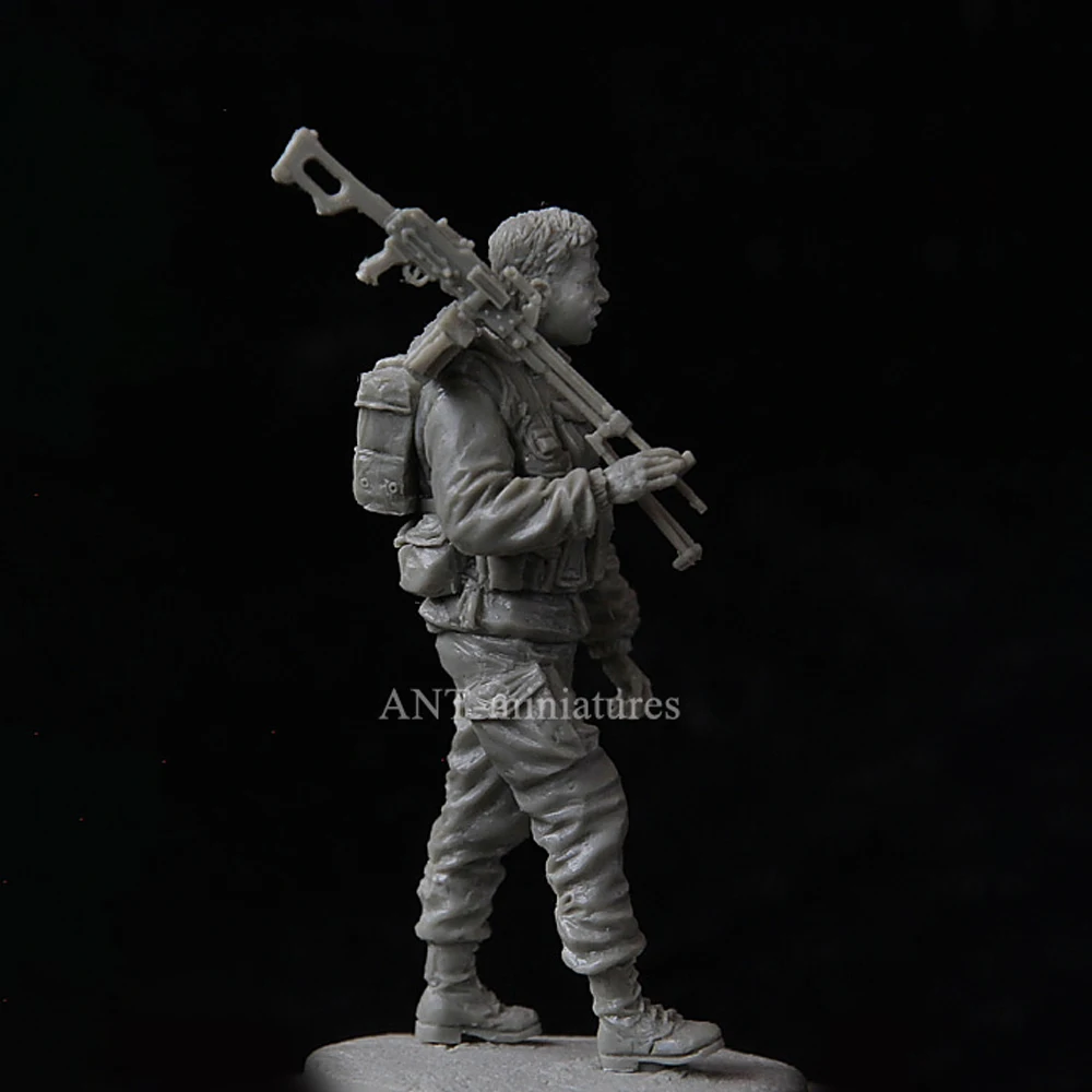 1/35 Scale Doll Model Kit - Two Soldier Figure - Military Theme - Unassembled and Unpainted - 272R