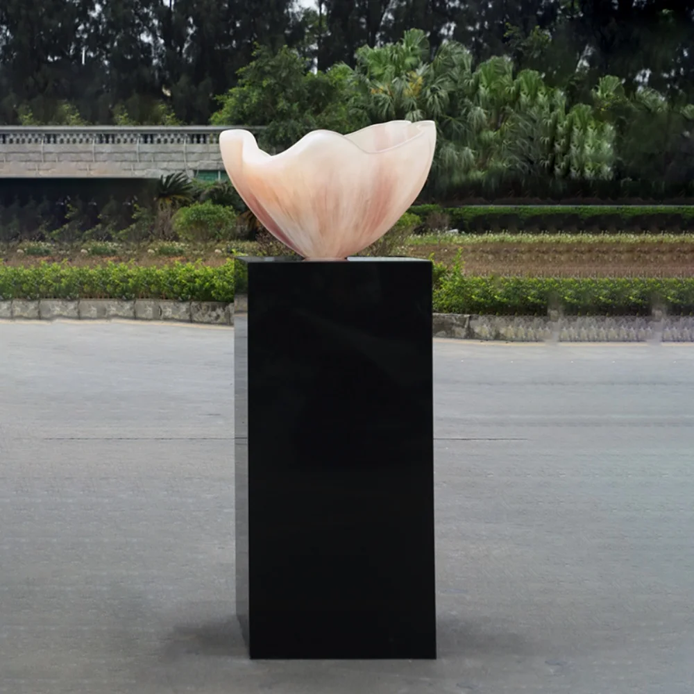 ※a Stylish Petal Shape Clear Resin Sculpture High-Grade Art Ornament for Hotel & Home & Villa Decor