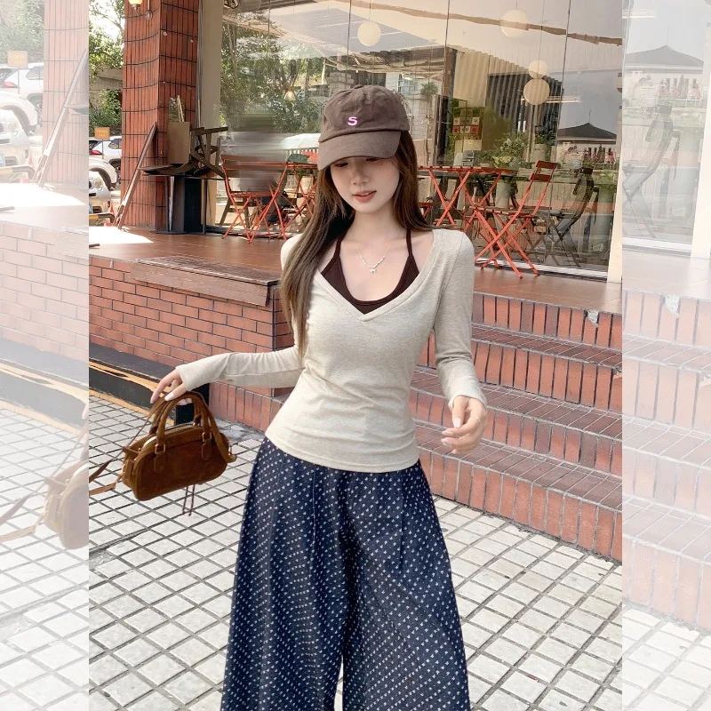 

Slim V-neck Long-sleeved Bottoming Shirt for Women in Autumn with Padded Halter Neck Strappy Vest Top