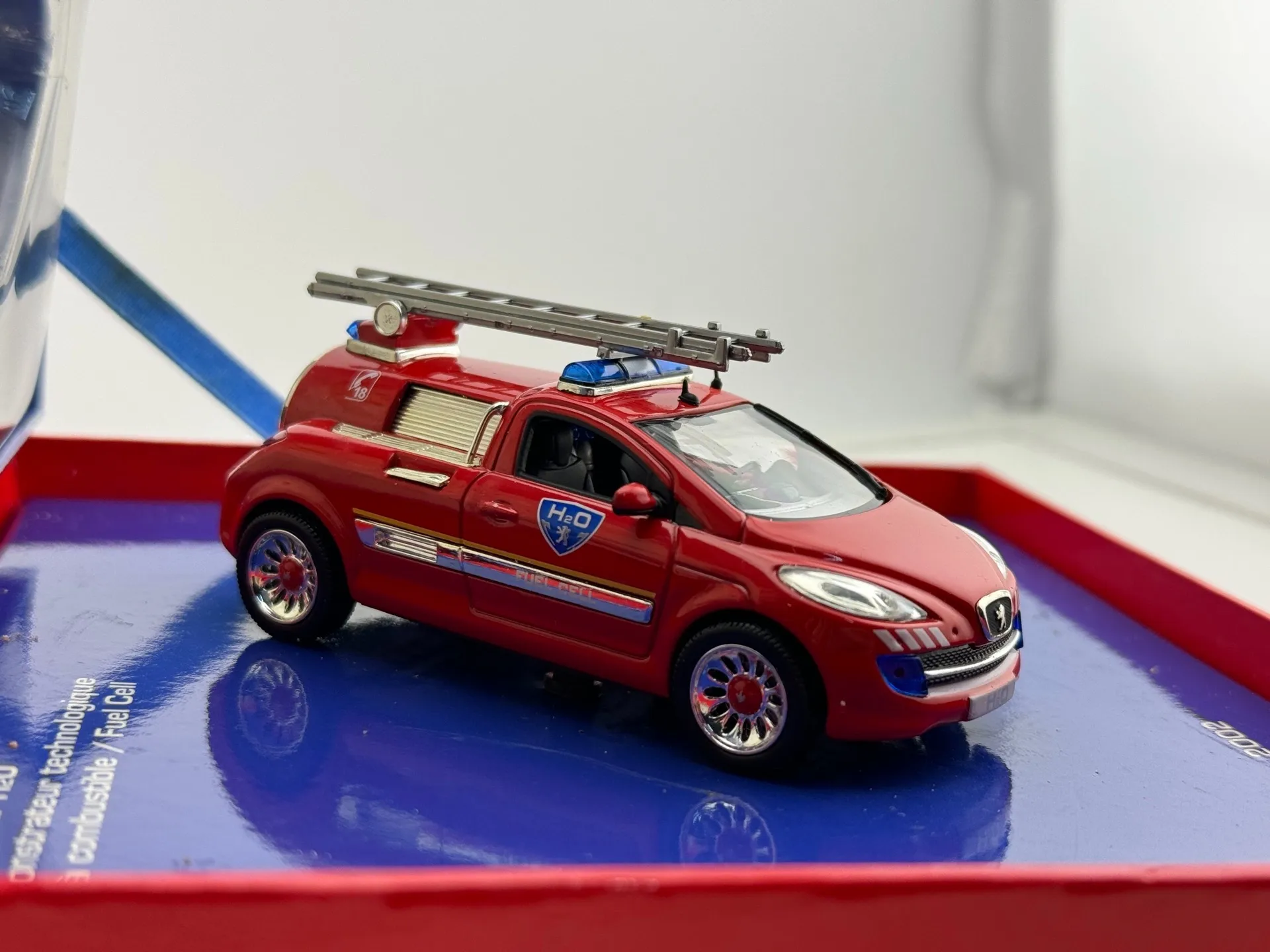 Defecto de superficie de pintura Diecast Norev, escala 1/43, Peugeot, motor de bomberos, modelo de coche de aleación, juguete para regalo coleccionable, adorno de exhibición de recuerdo
