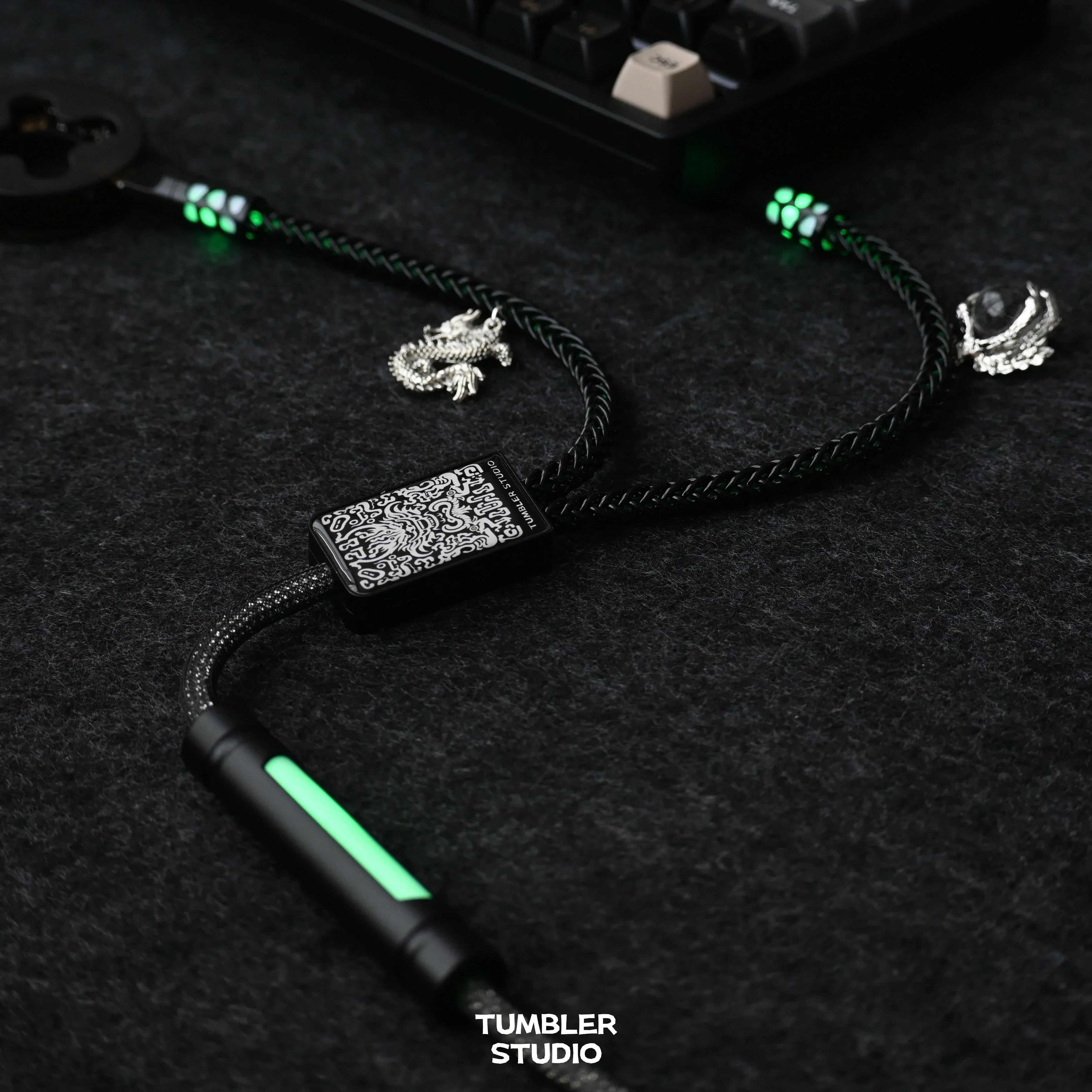 Tumbler Studio One-to-Two V2 8K Custom Mechanical Keyboard Aviator Cable One Input Dual Output Coiled Magnetic Switch Cord