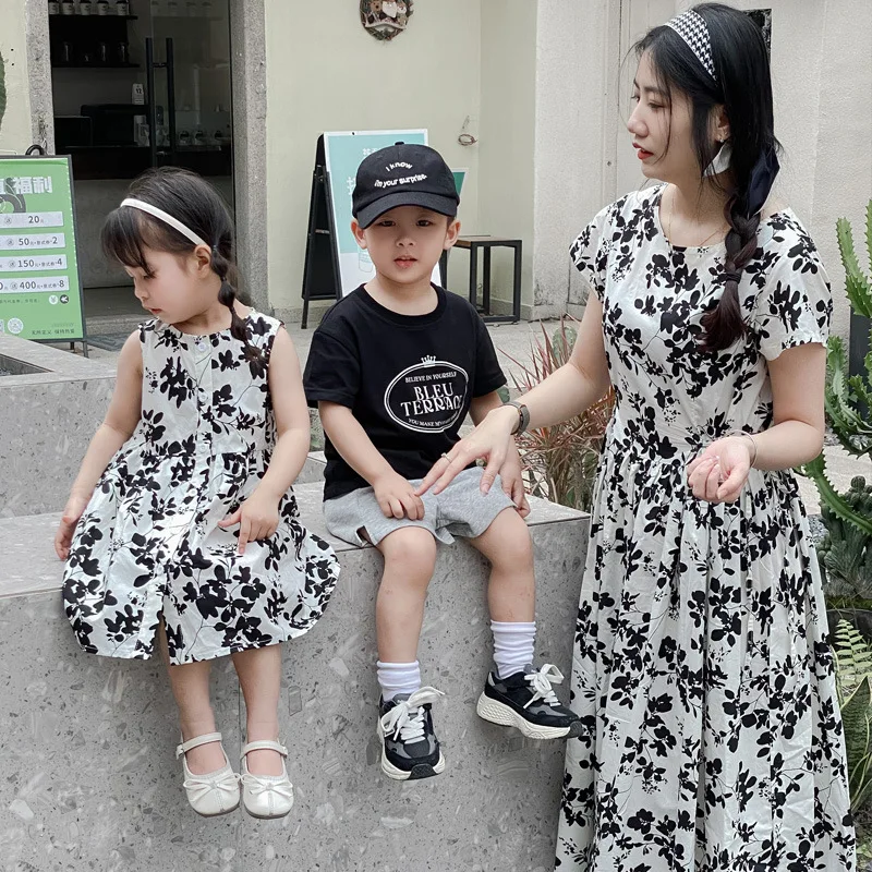 

Mother and Daughter Matching Summer Dress Baby Girls Sleeveless Dresses for Women Clothes Korean Mom and Me One Piece Clothing