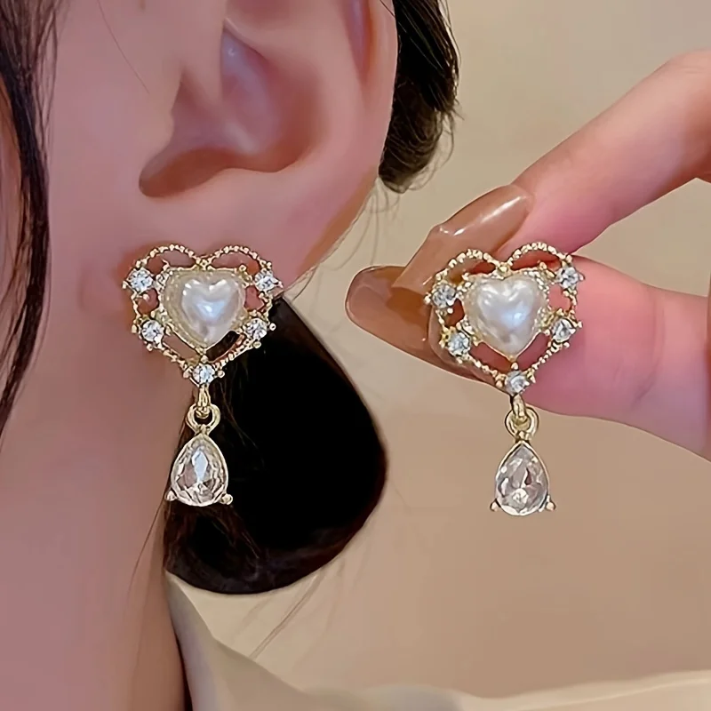 

[Vintage Pearl Accessory] 1 Pair Vintage Court Style Hollow Heart Synthetic Pearl Ins Cold Style Gentle Prom Ball Light Luxury F