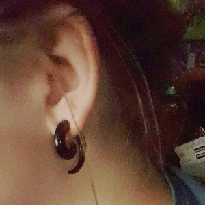 1 Par Acrílico Preto Orelha Espiral Expander Ear Plugs Espiral Orelha-Piercing Maca Corpo Jóias 1.2mm-24mm Piercing Jóias 10 principais vendas espiral alargador - №1