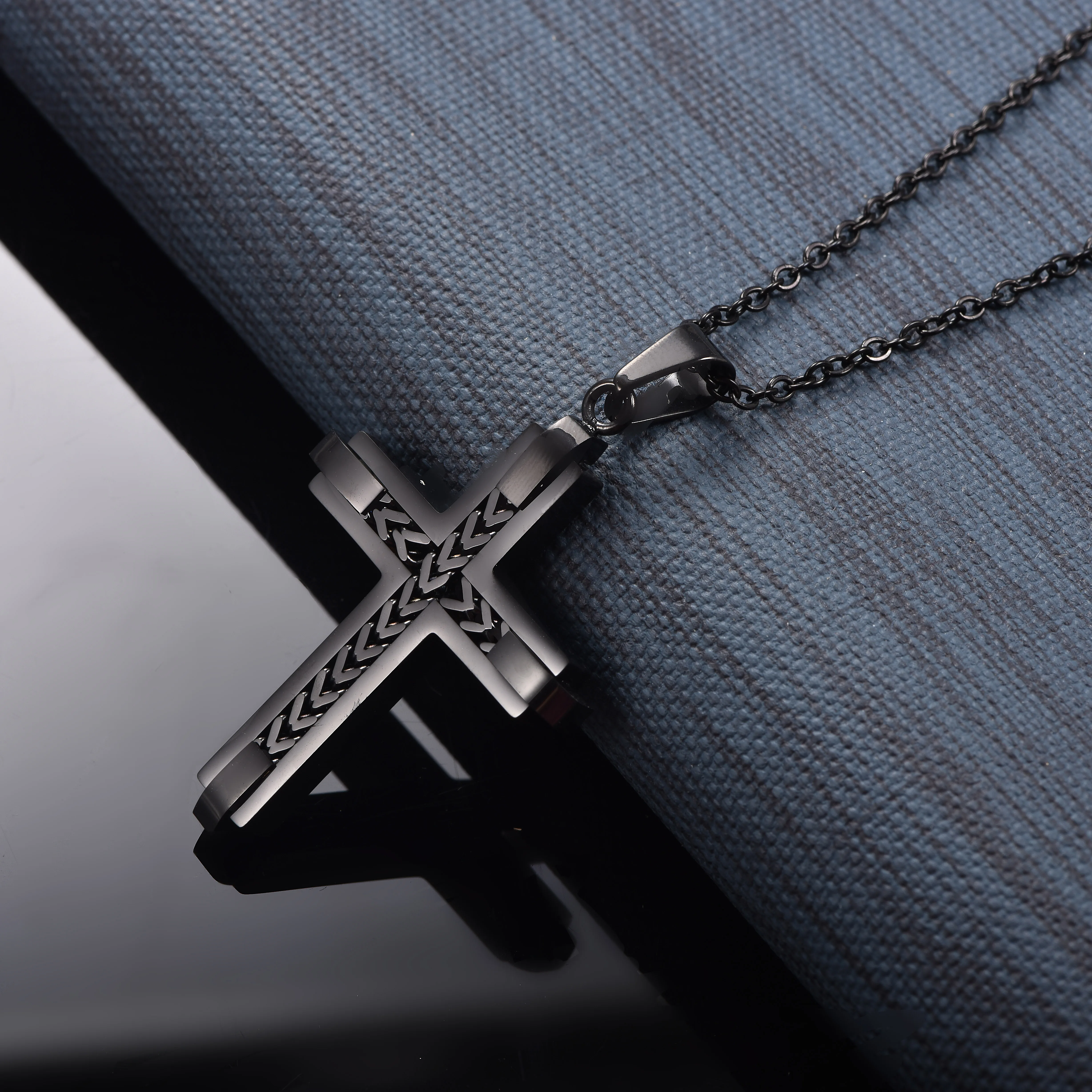 Vintage Edelstahl Hohlgeflochtener Kreuzanhänger Halskette Zweifarbige Religiöse Kreuzkette Männlicher Gebetsschmuck Geschenk – Detail 5