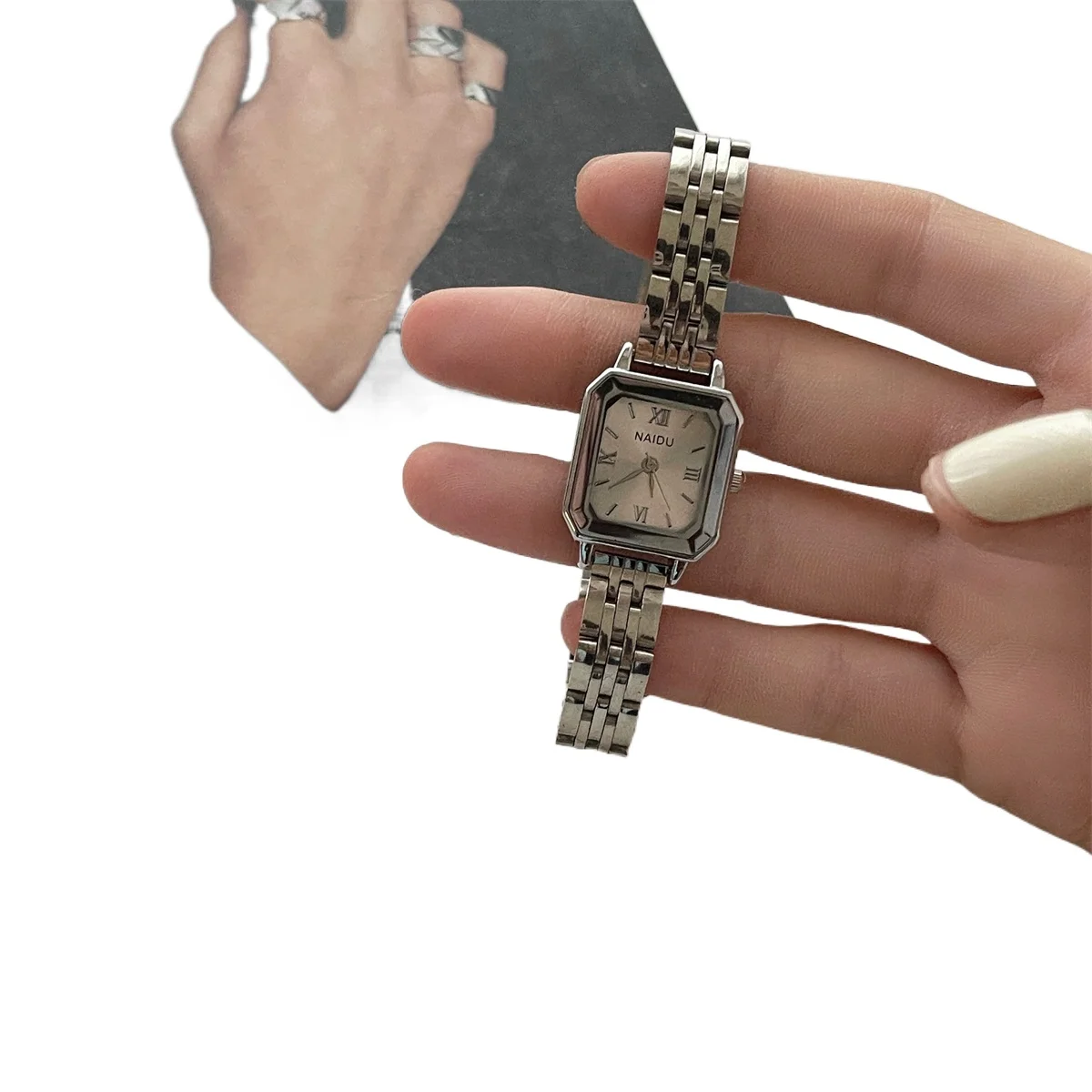 

Простые и компактные женские студенческие часы с циферблатом, корейская версия, ретро женские часы премиум-класса со стальным ремнем