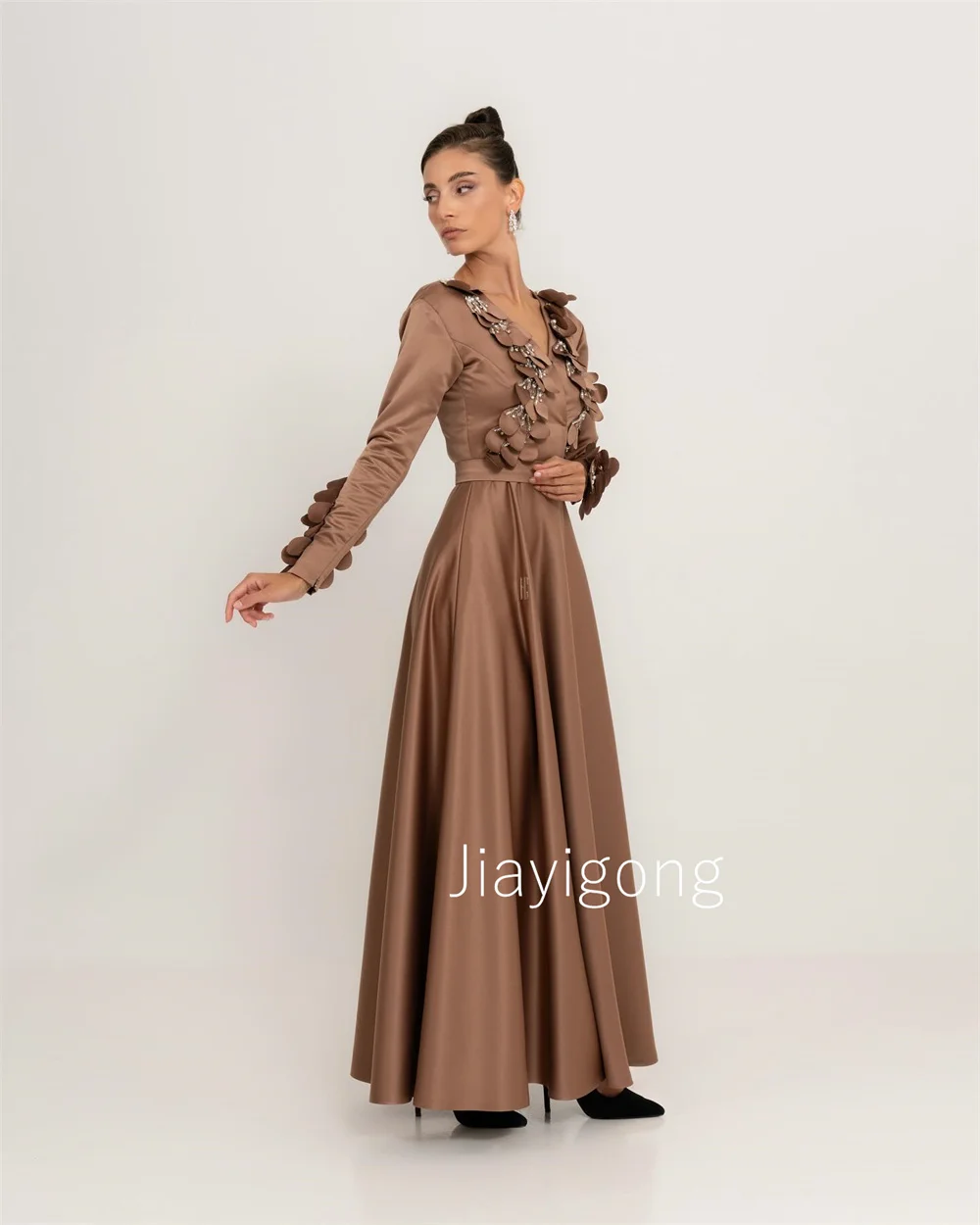 تخصيص الرعوية Charmeuse الطية البراقة زهرة ألف خط الخامس الرقبة فساتين متوسطة الطول مناسبة مخصصة المشاهير رائعة