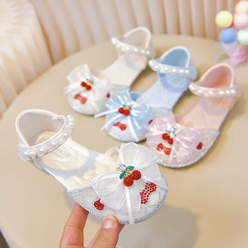 

Girls Cherry Mary Jane Sandals Fashion Kids Lace Bow Pearls Princess Shoes for Party Wedding Children Half Sandals Soft Sole