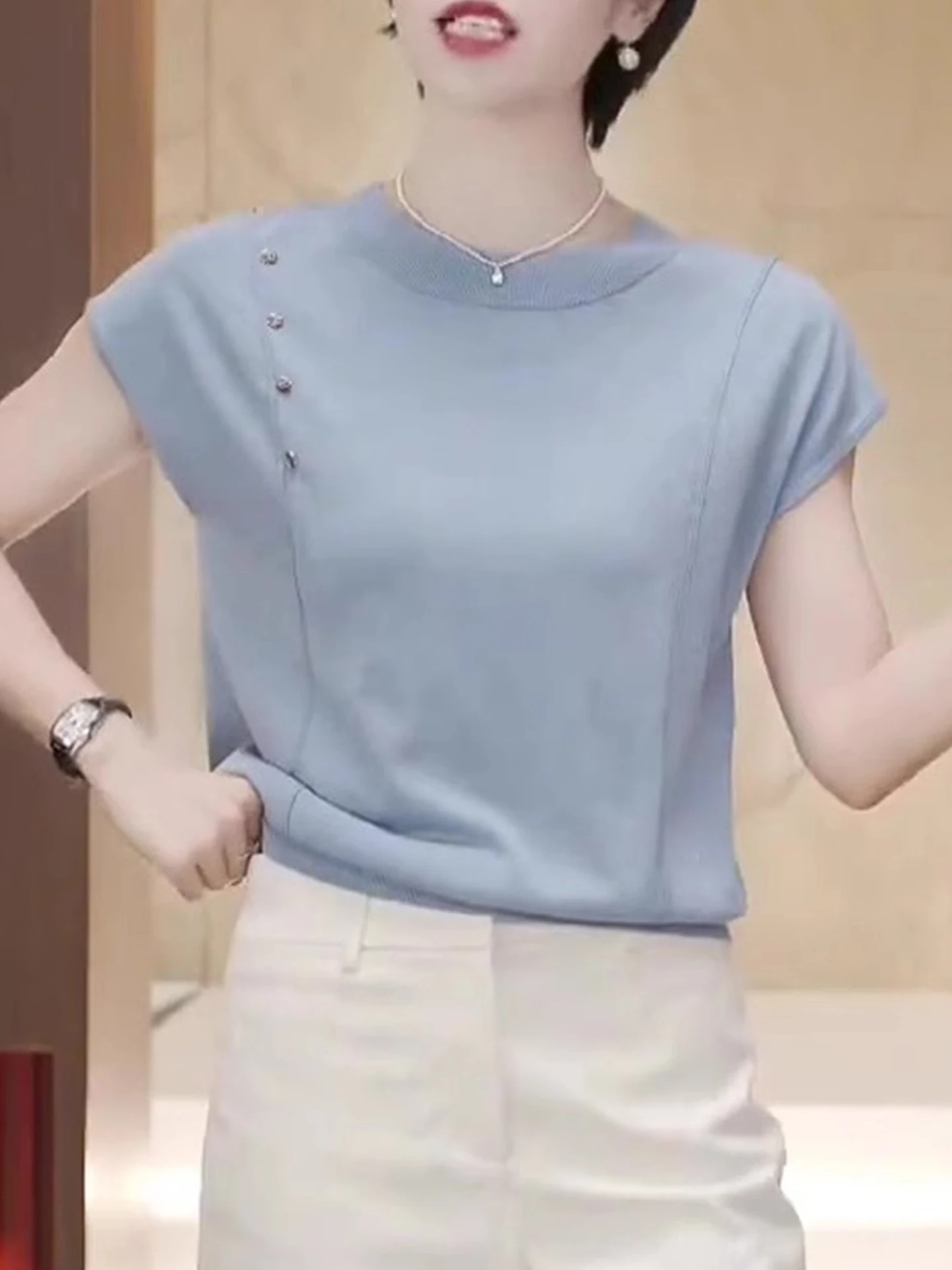 เสื้อถักทรงตรงแบบเรียบหรู สไตล์เกาหลี สำหรับฤดูร้อน ปี 2025 ดีไซน์สีพื้น เรียบง่าย เหมาะสำหรับใส่ทำงาน