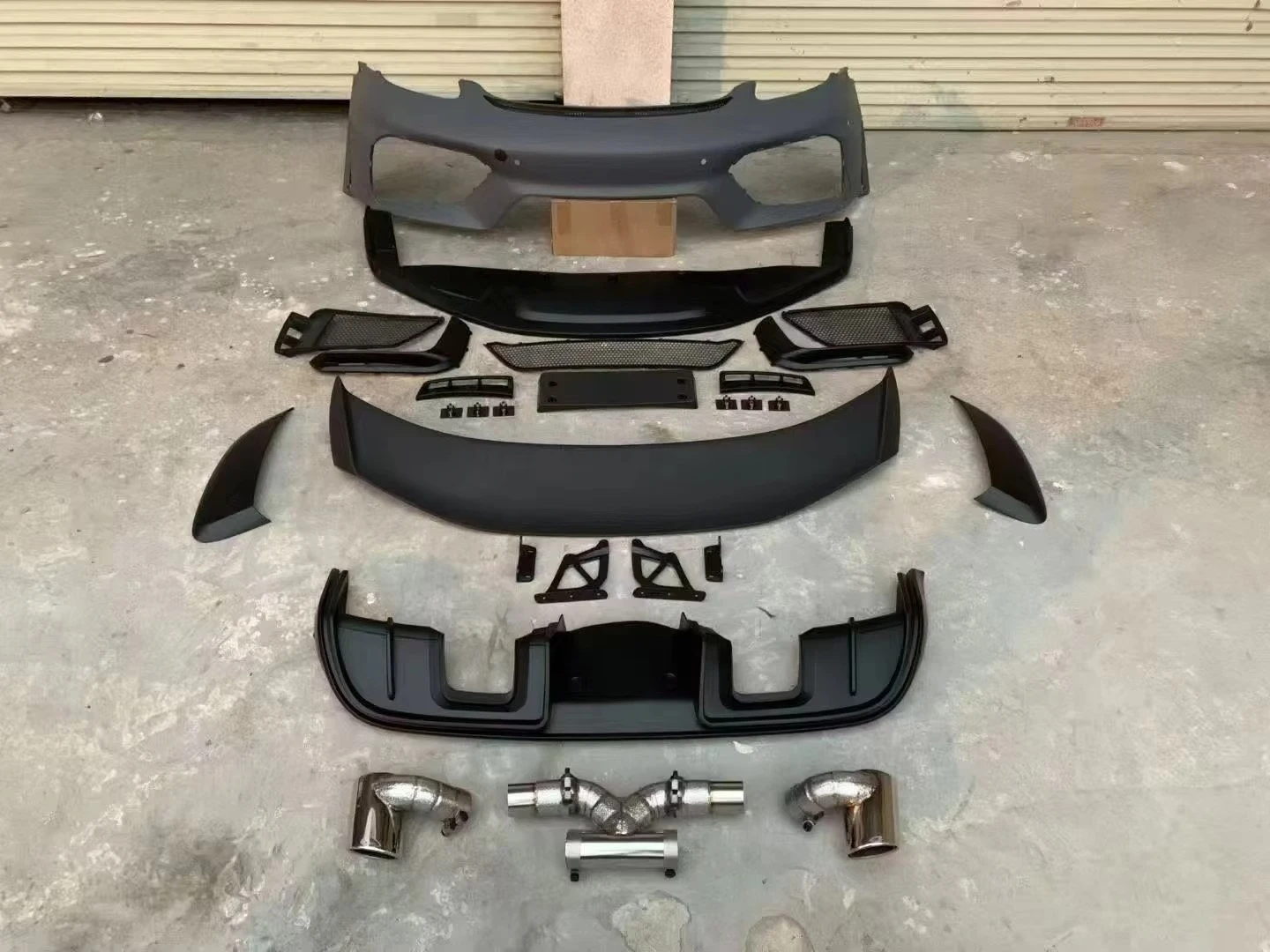 

Bumper Body Kit with Exhaust For the new 718 2016 GT4