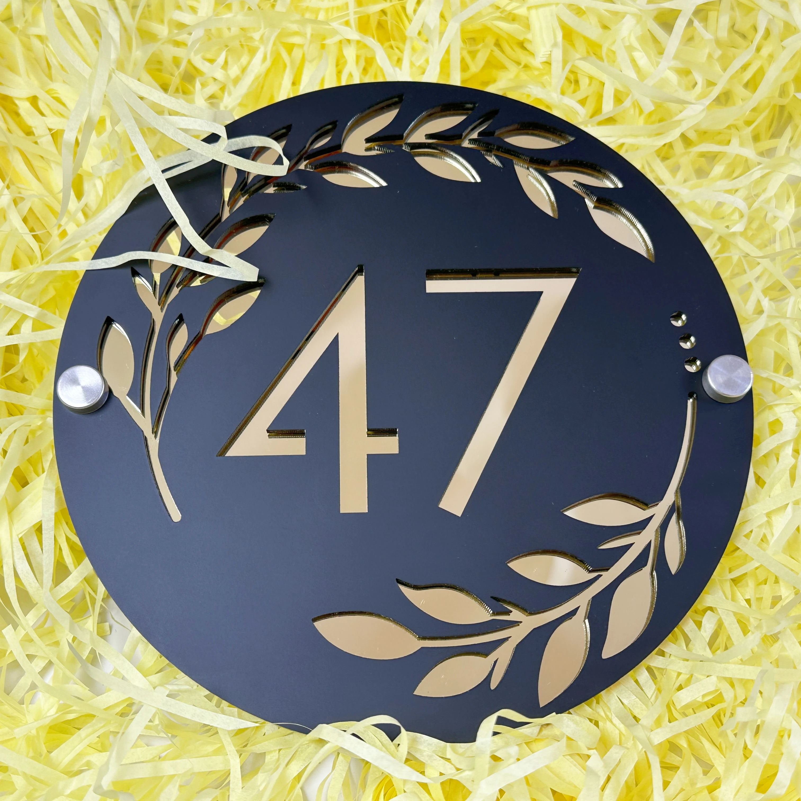 plaque-de-porte-ronde-moderne-personnalisee-plaque-de-numero-de-maison-de-conception-de-feuille-acrylique-panneau-d'adresse-grave-en-3d-etanche-pour-l'exterieur